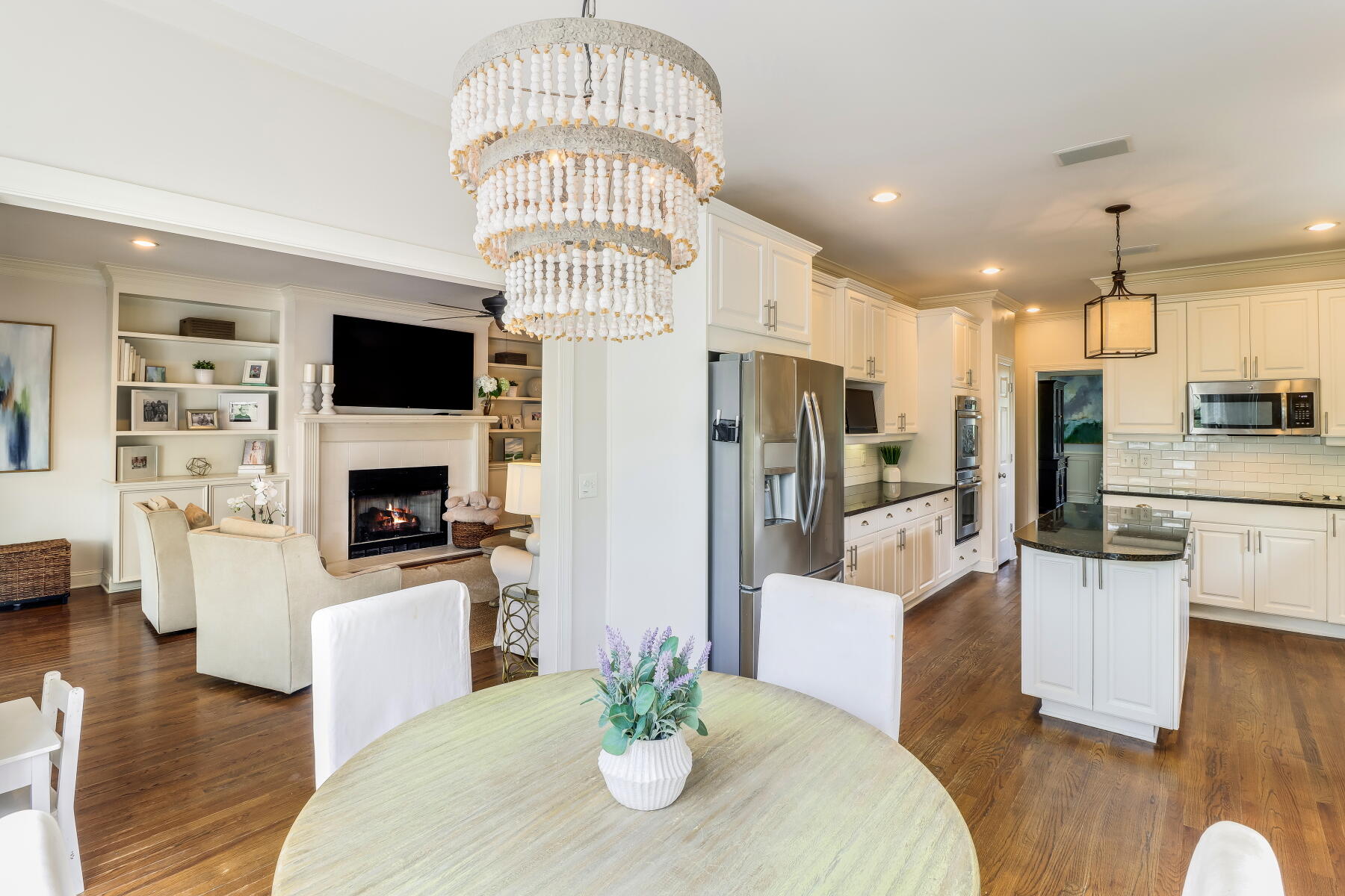 558 Island Walk E
