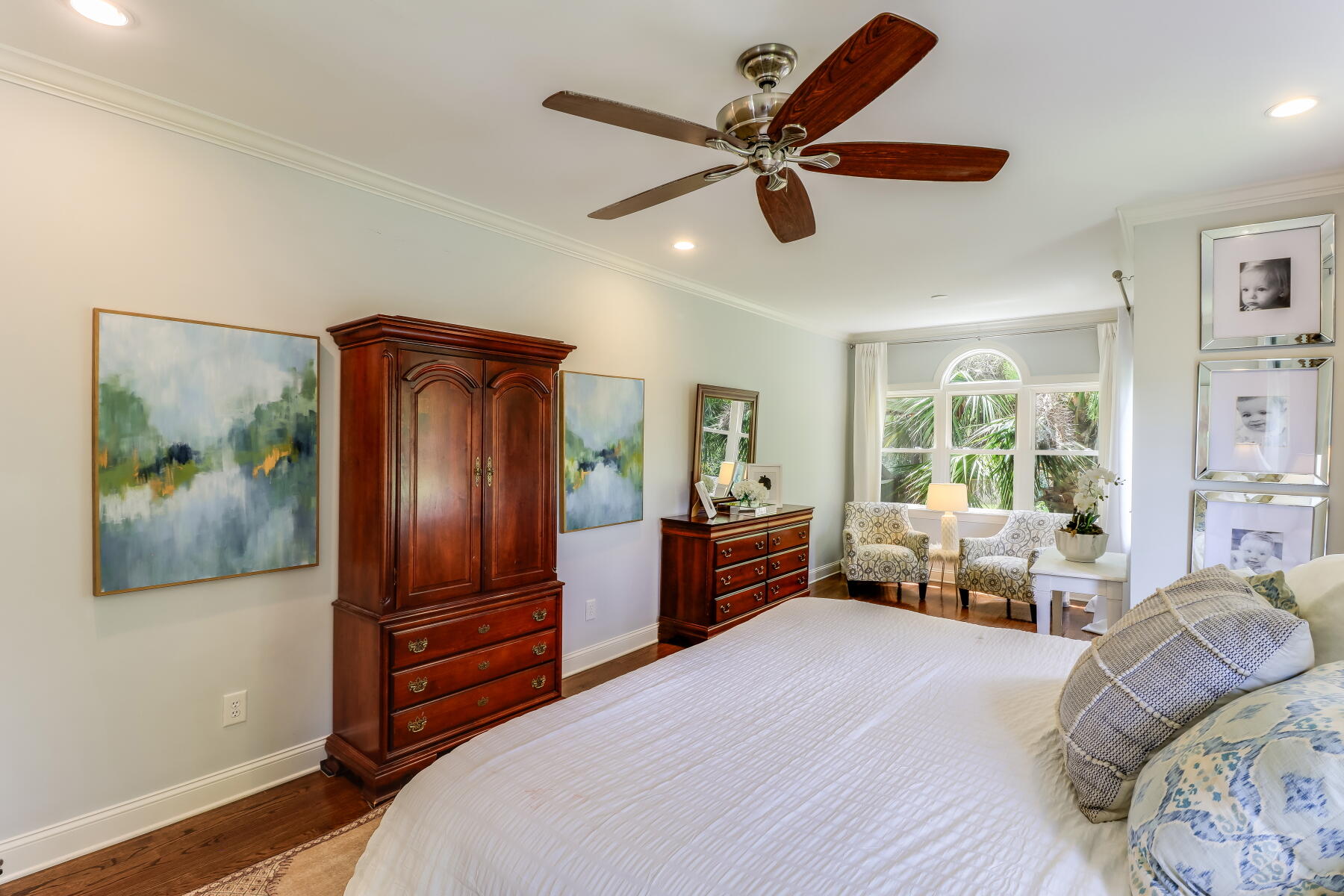 558 Island Walk E