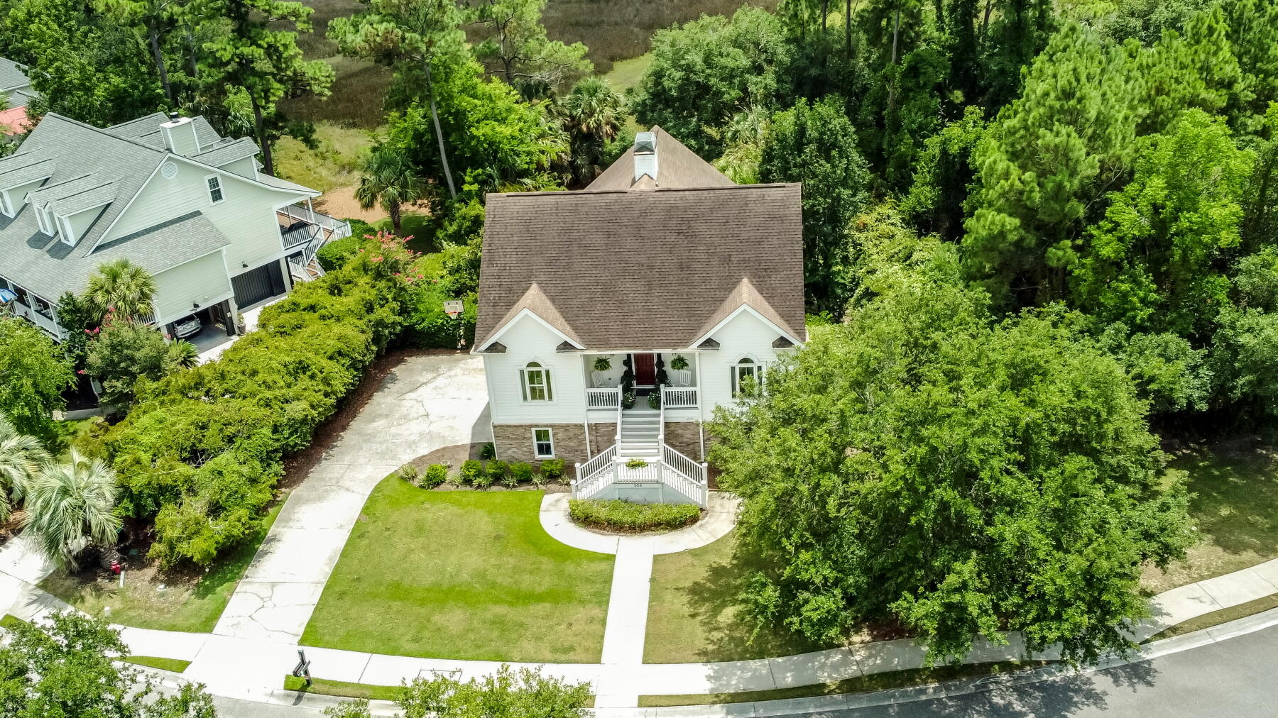 558 Island Walk E