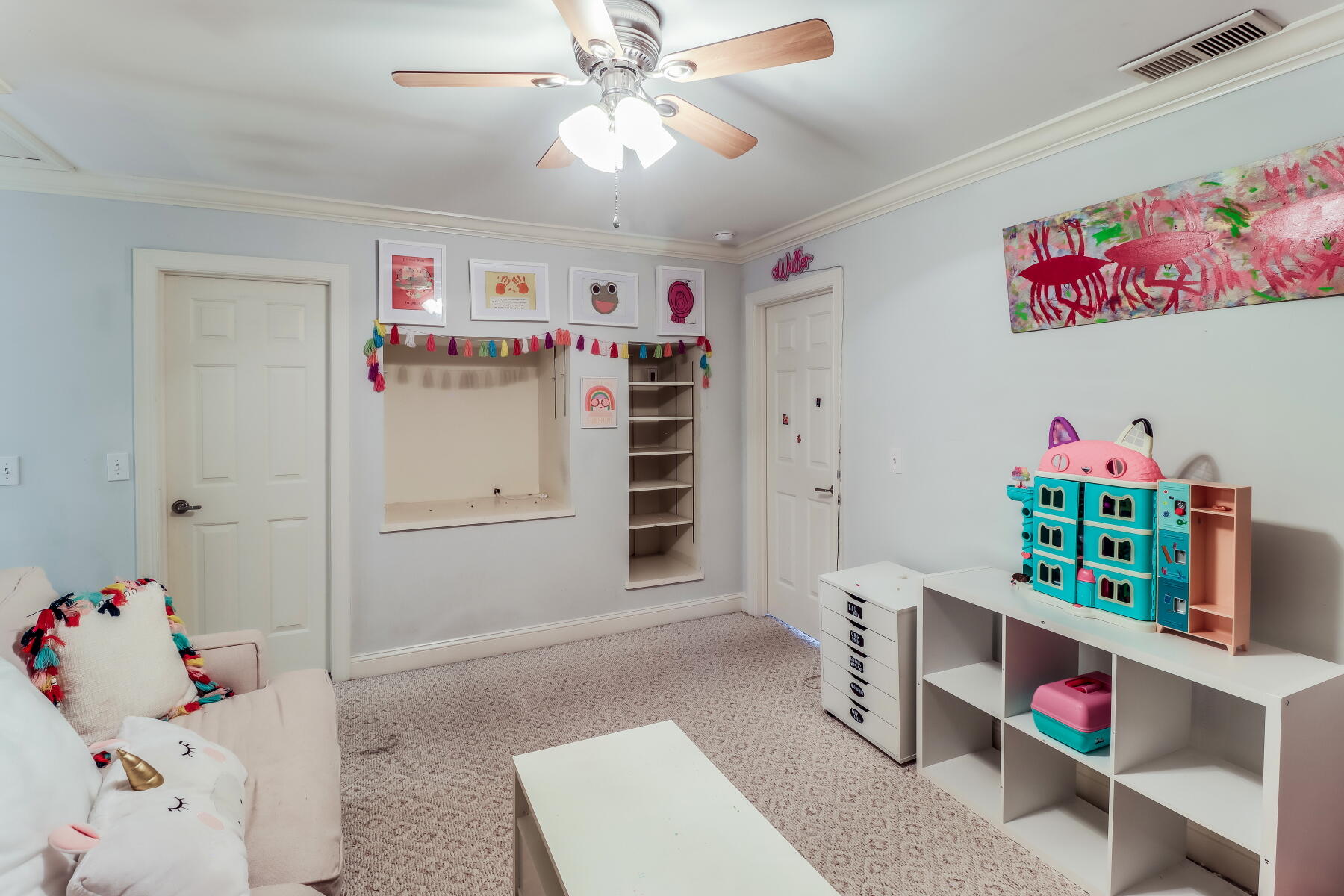 558 Island Walk E