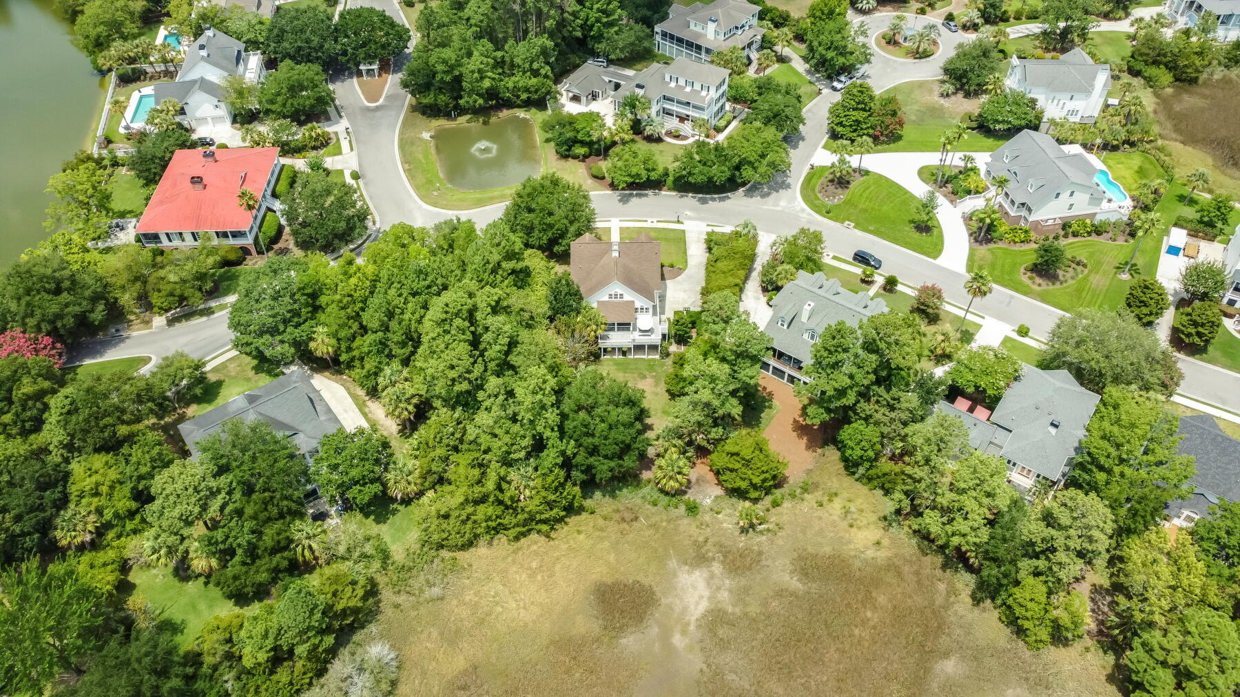 558 Island Walk E