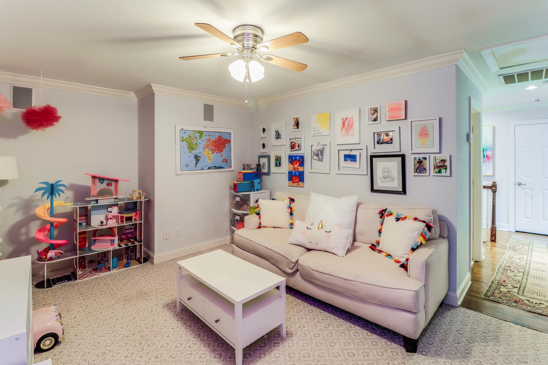 558 Island Walk E