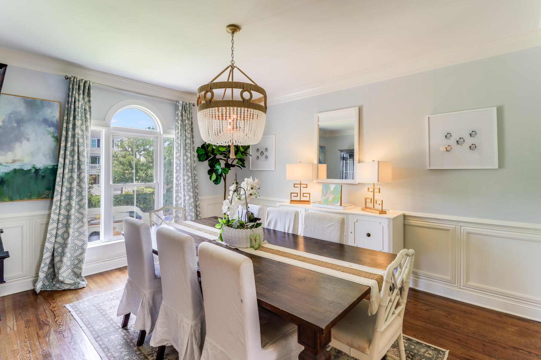 558 Island Walk E