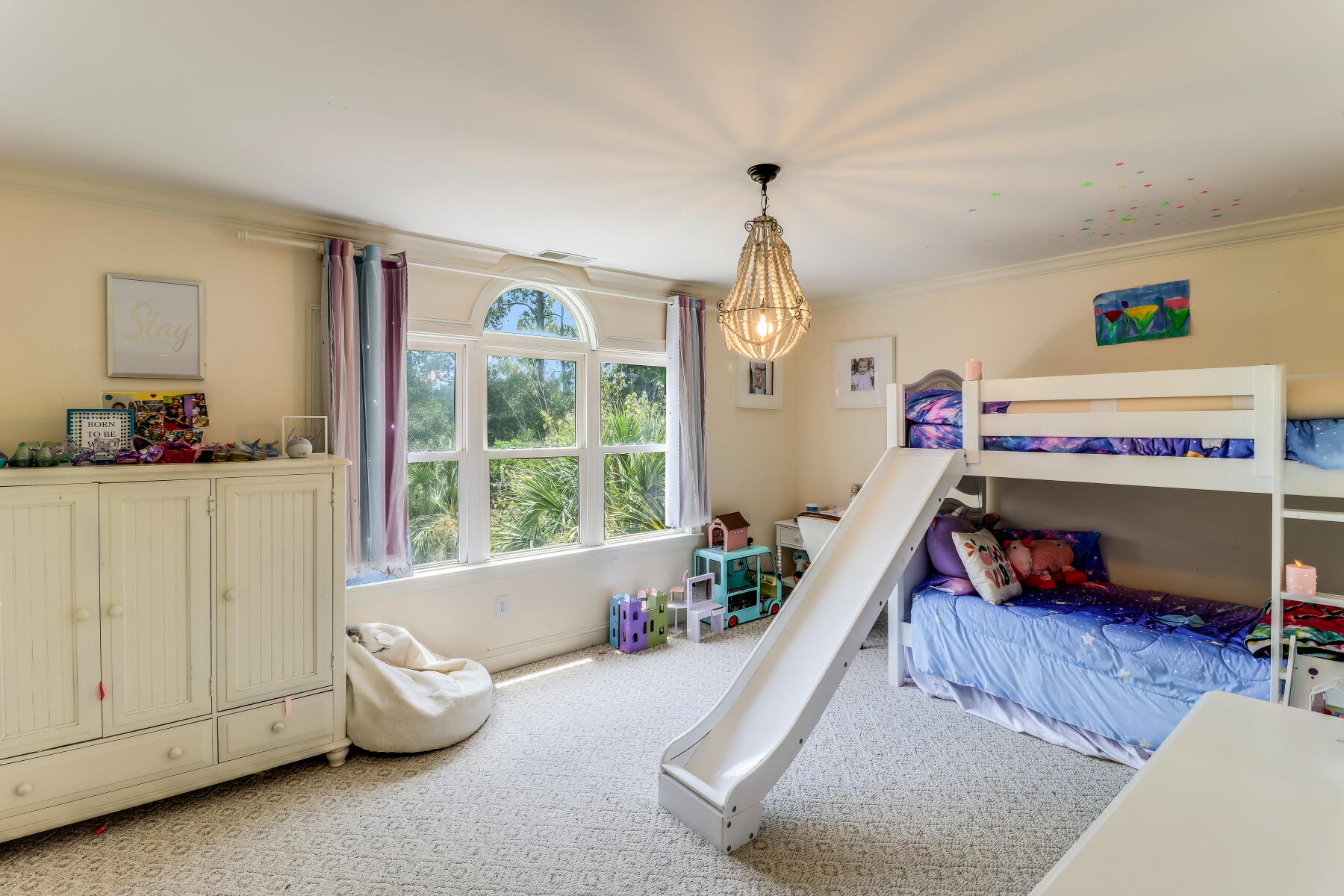 558 Island Walk E