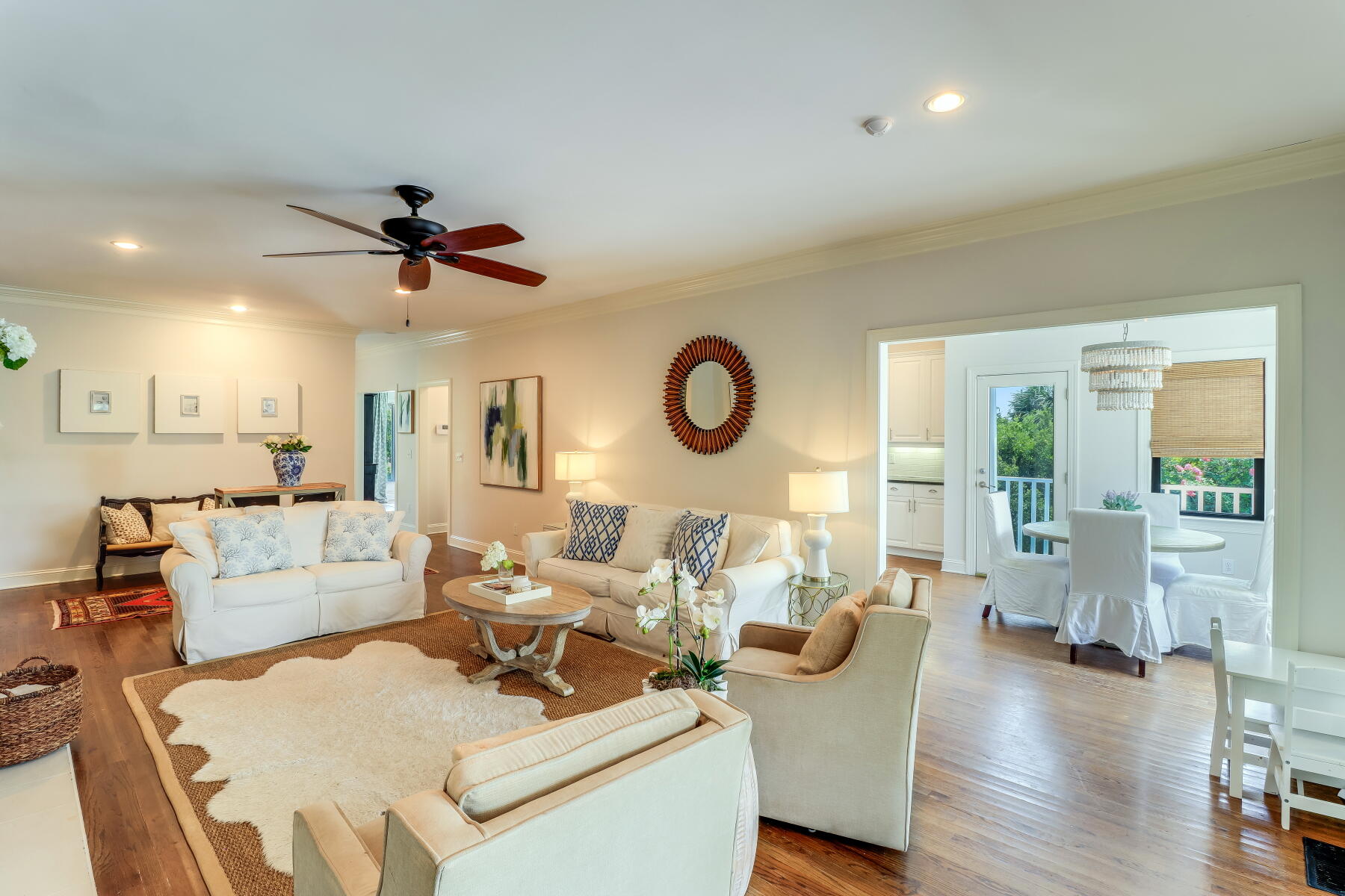 558 Island Walk E