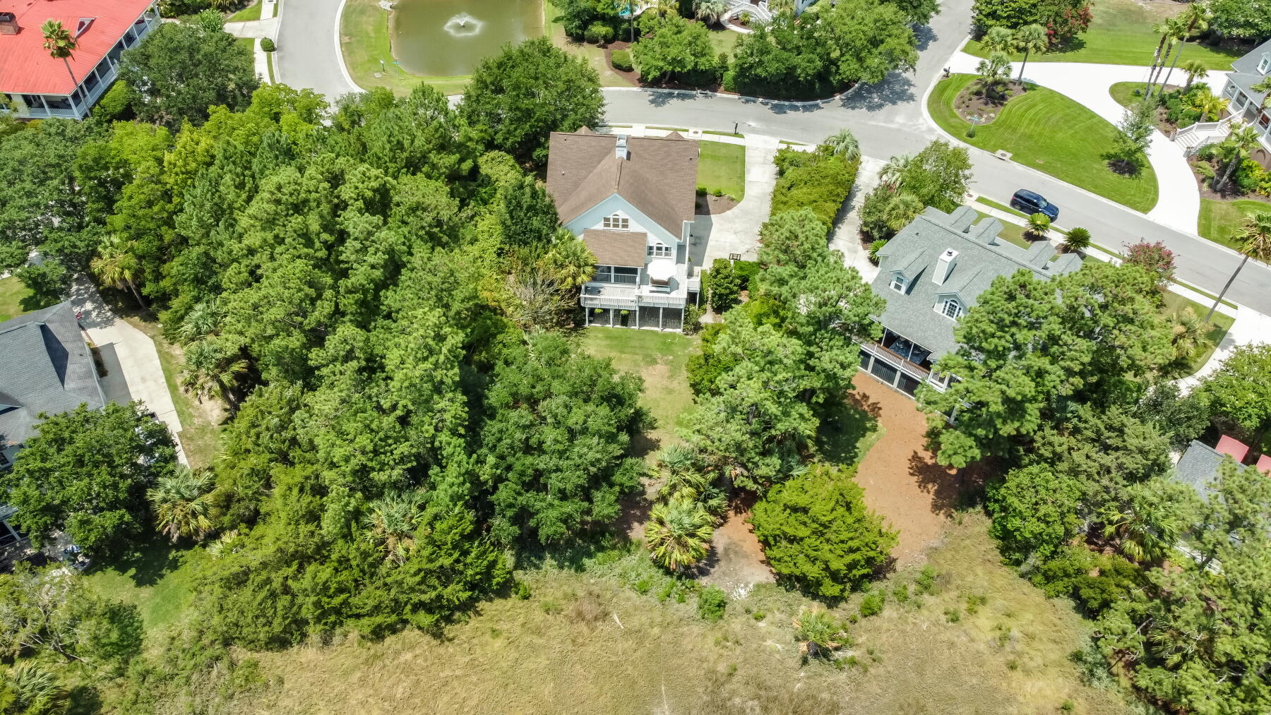 558 Island Walk E