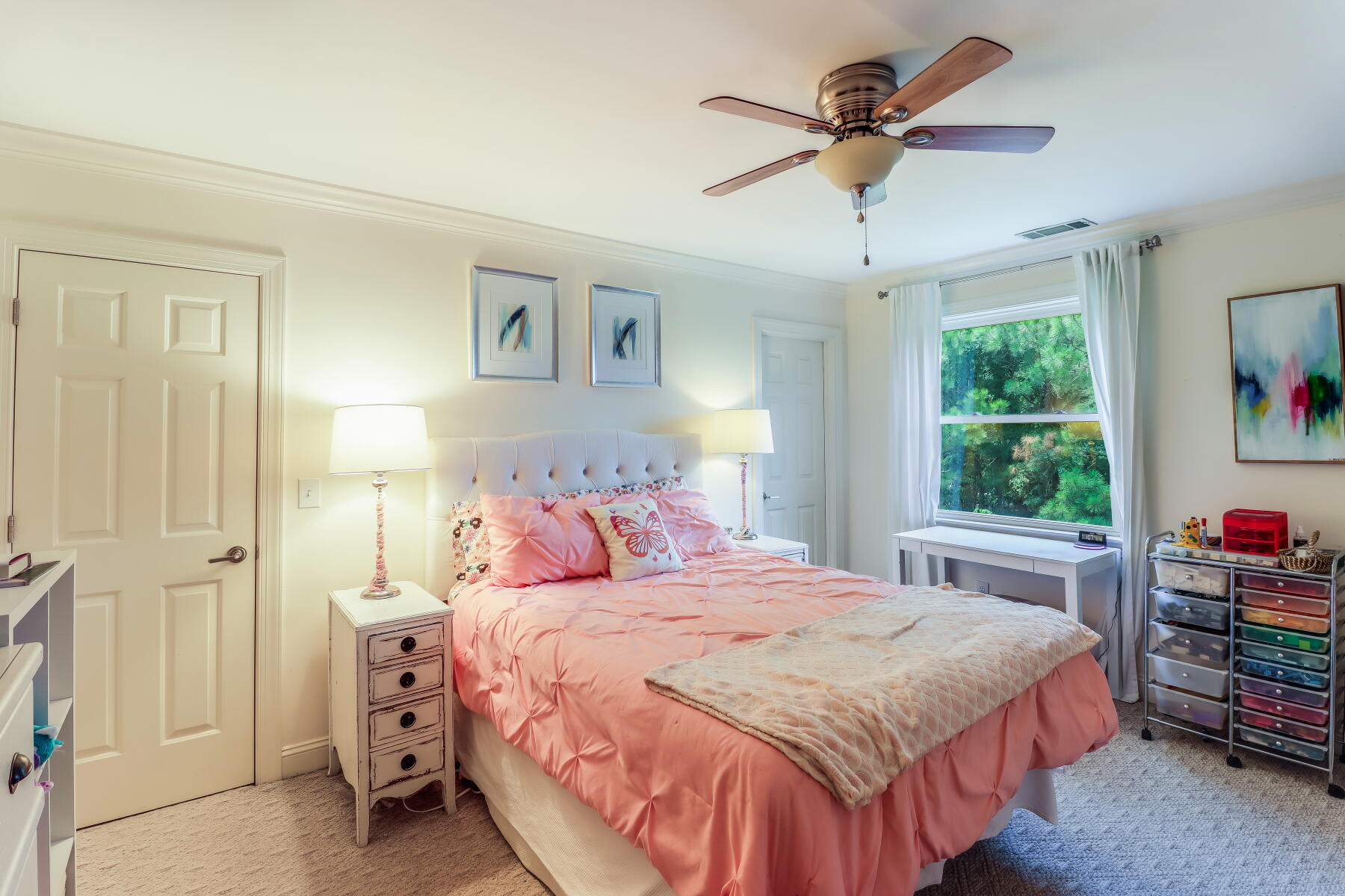 558 Island Walk E