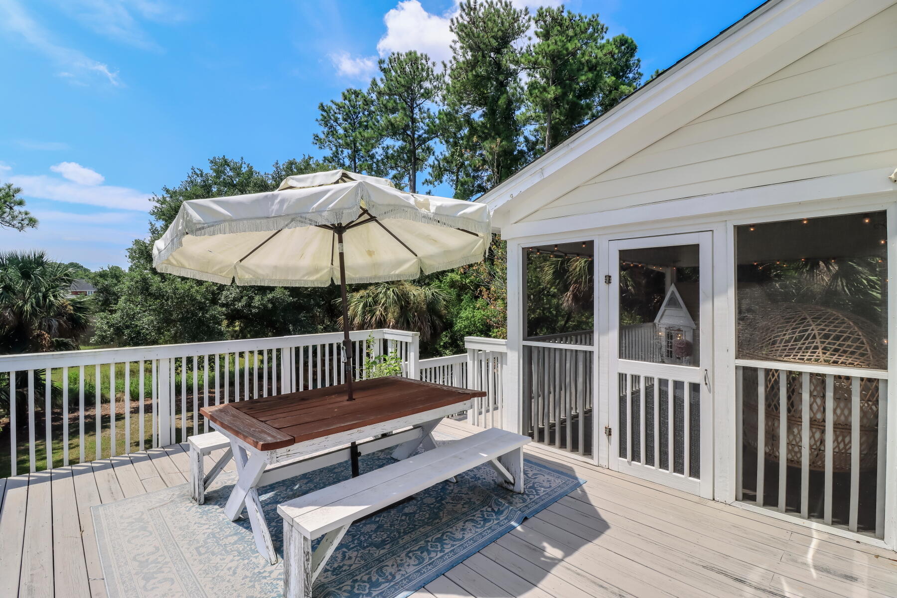 558 Island Walk E