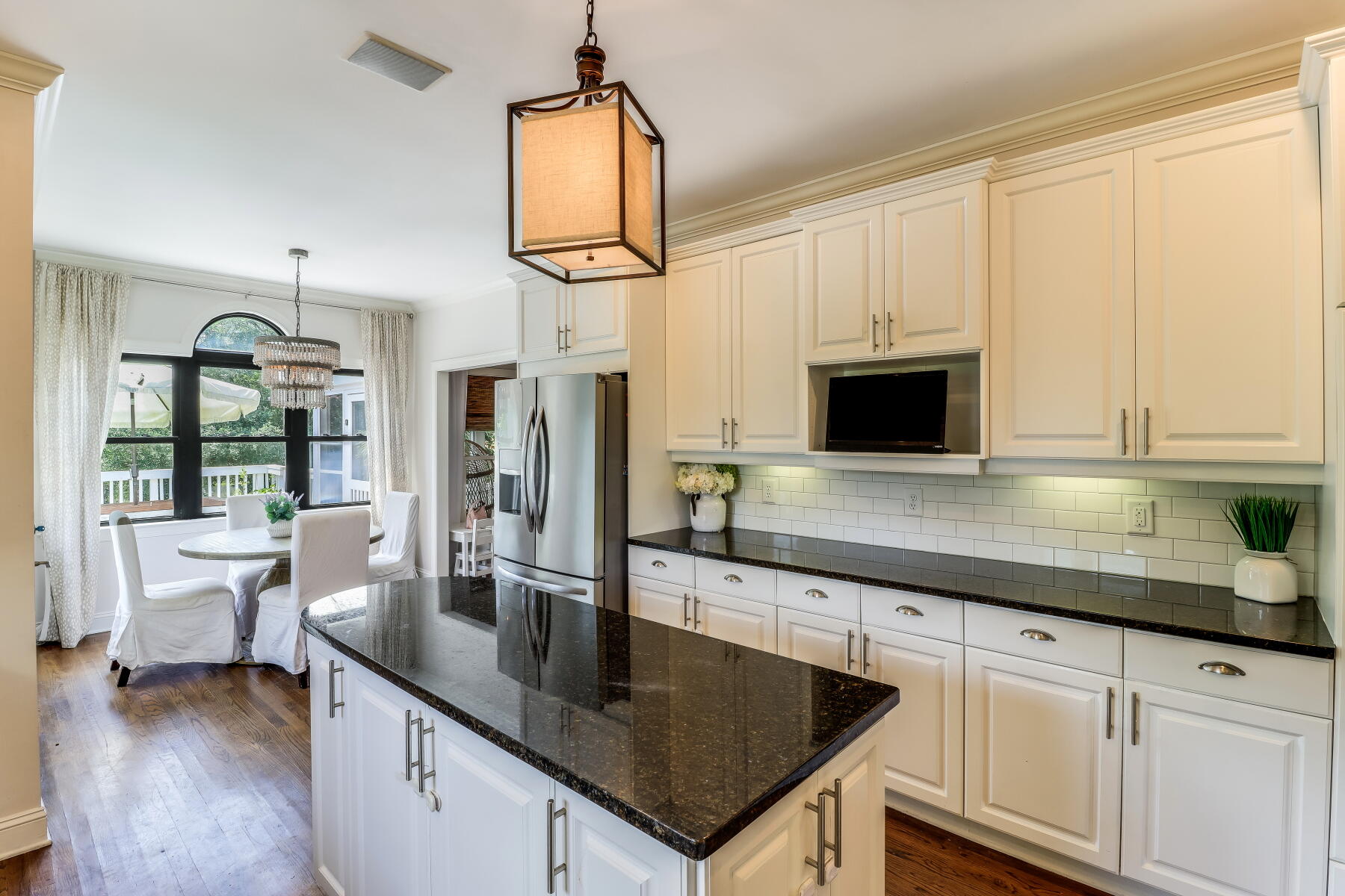 558 Island Walk E