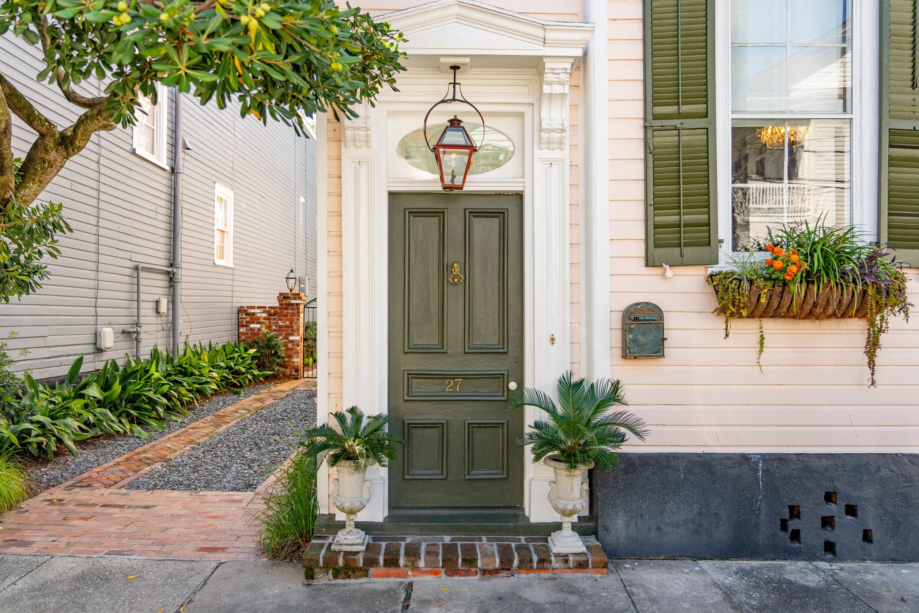 27 Gadsden Street