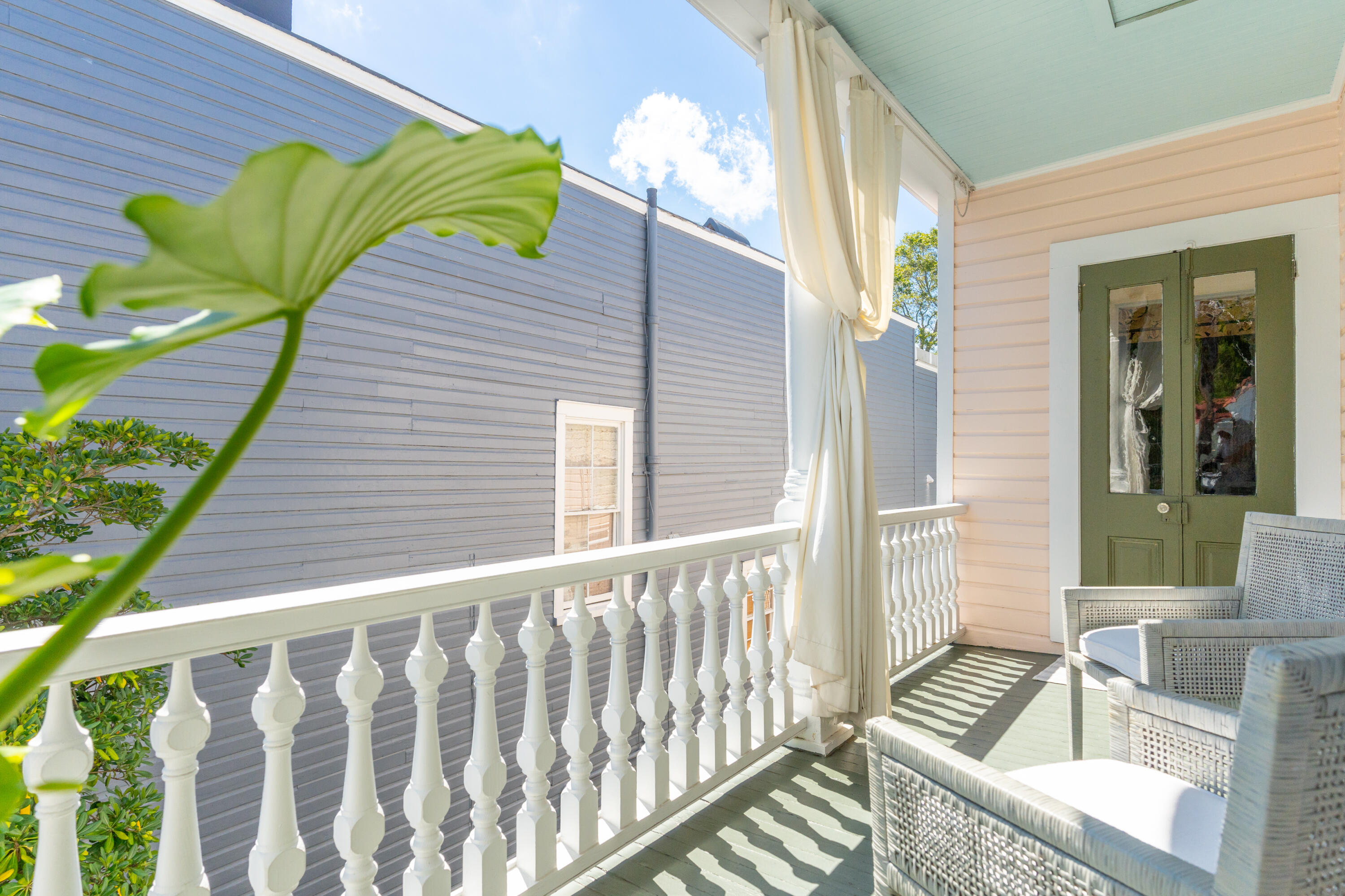 27 Gadsden Street