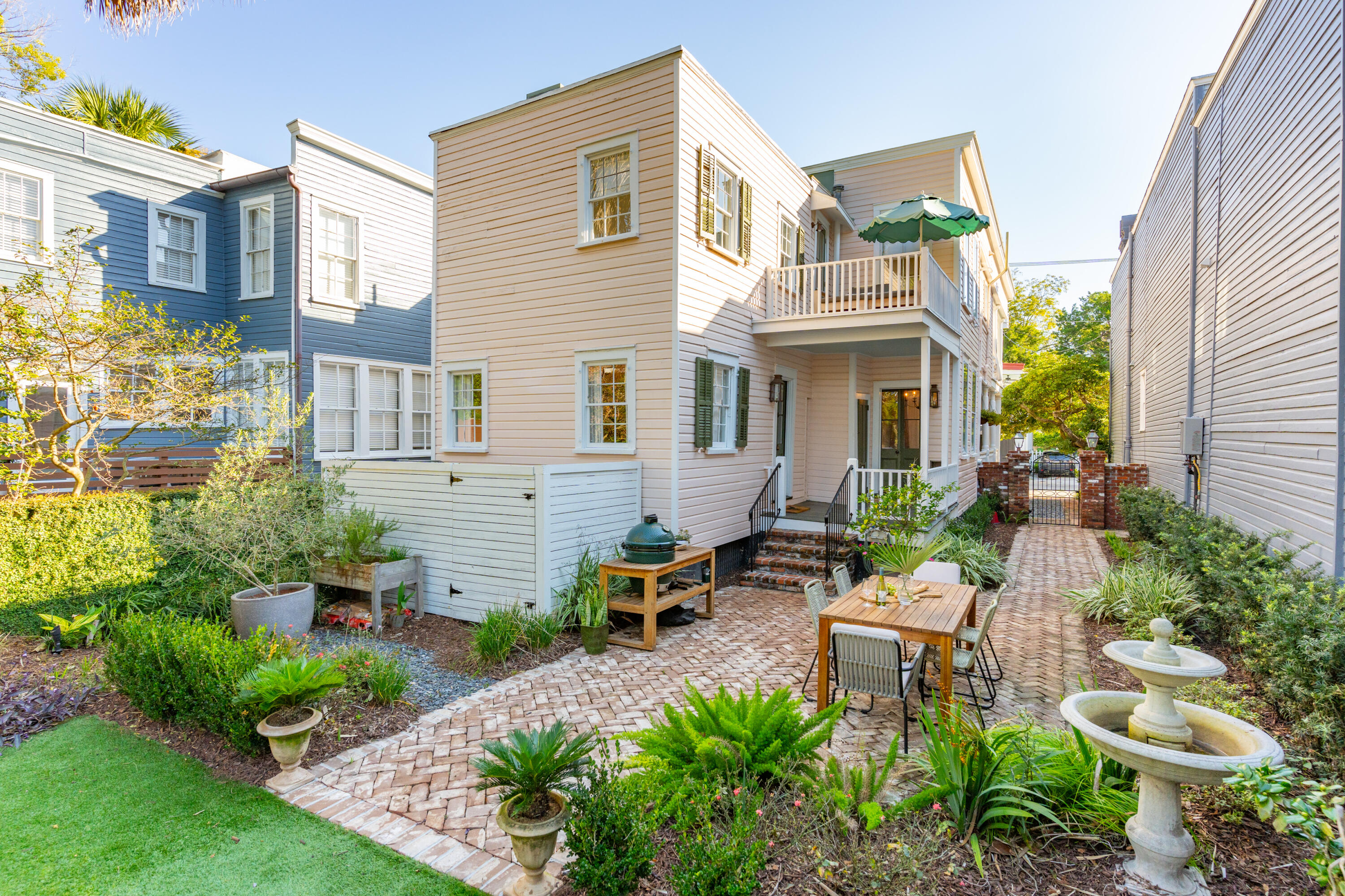 27 Gadsden Street