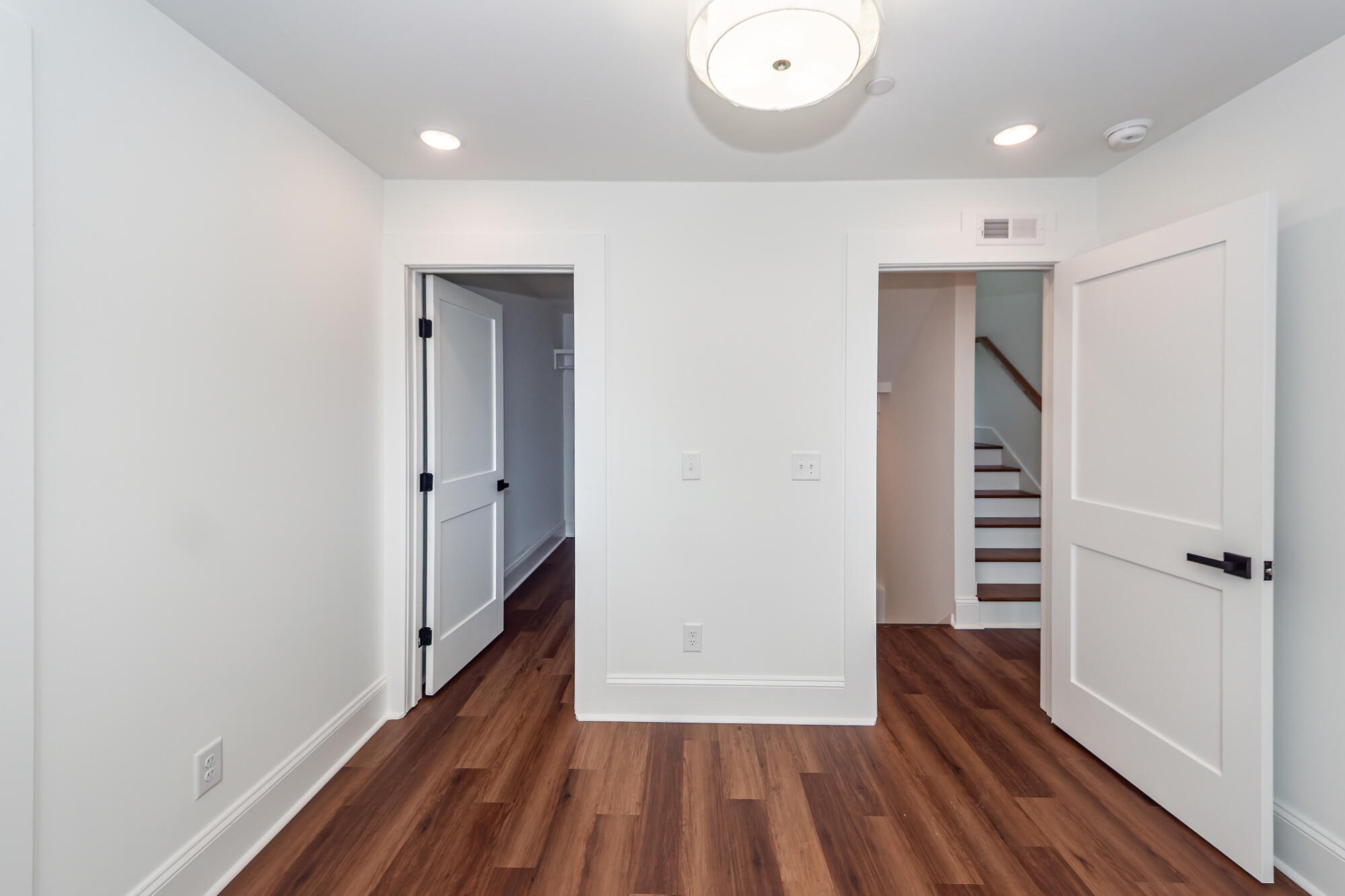 24 Iron Frg Alley