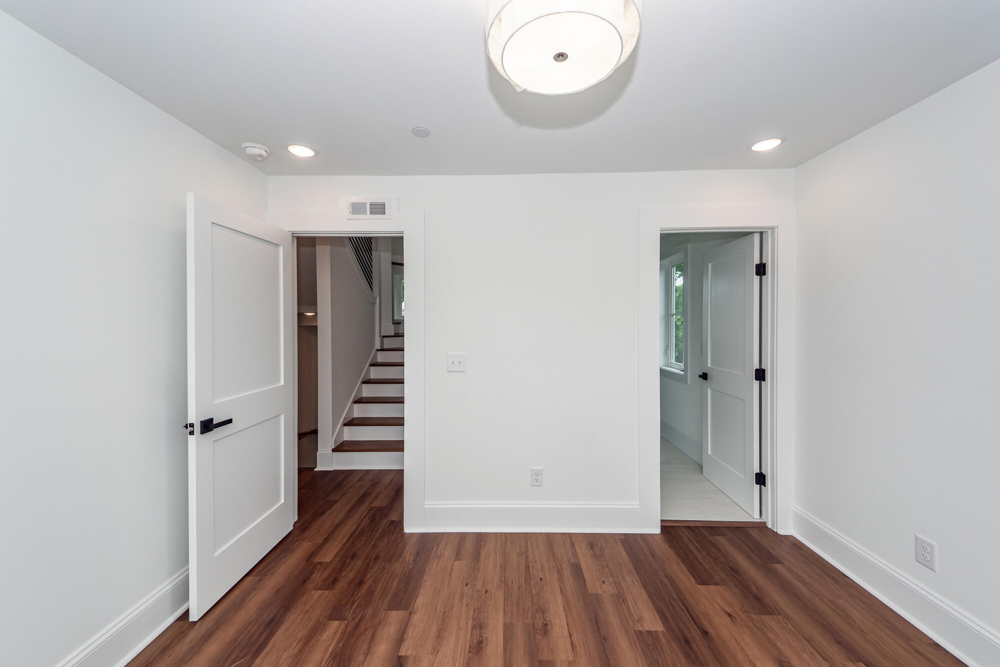 24 Iron Frg Alley