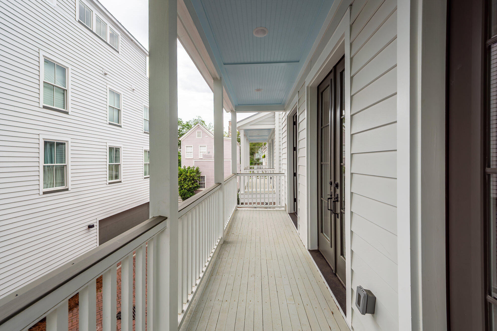 24 Iron Frg Alley