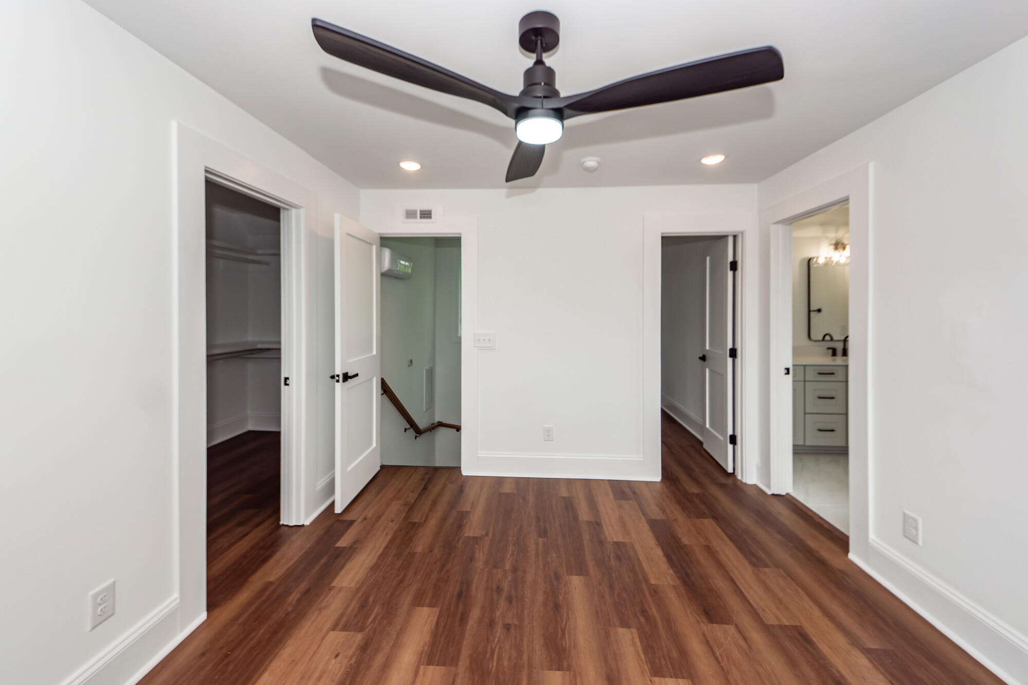 24 Iron Frg Alley