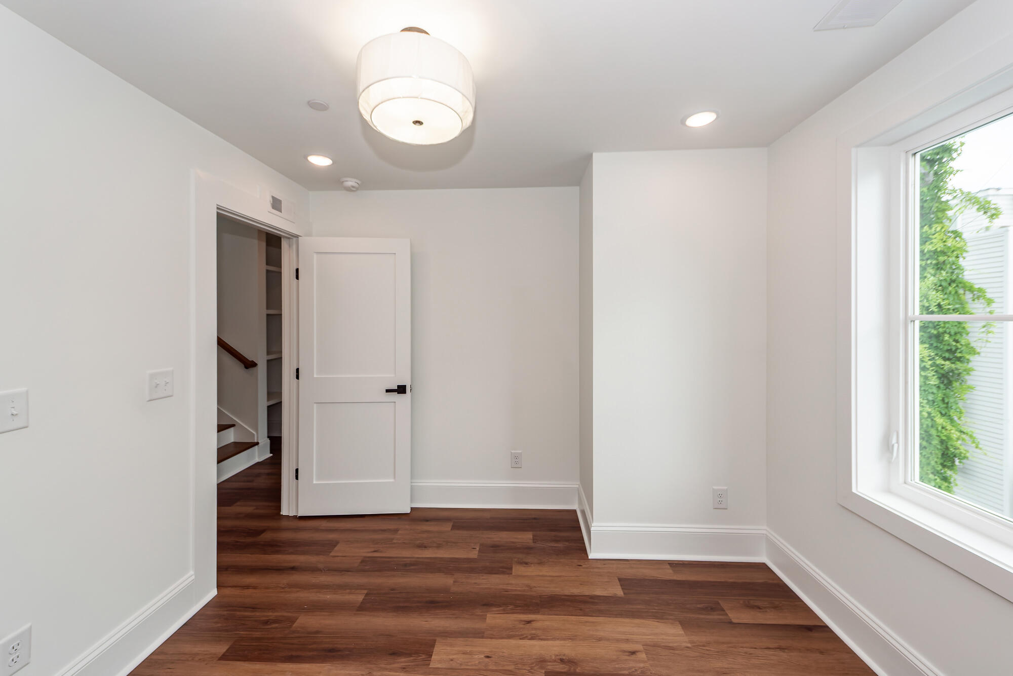 24 Iron Frg Alley