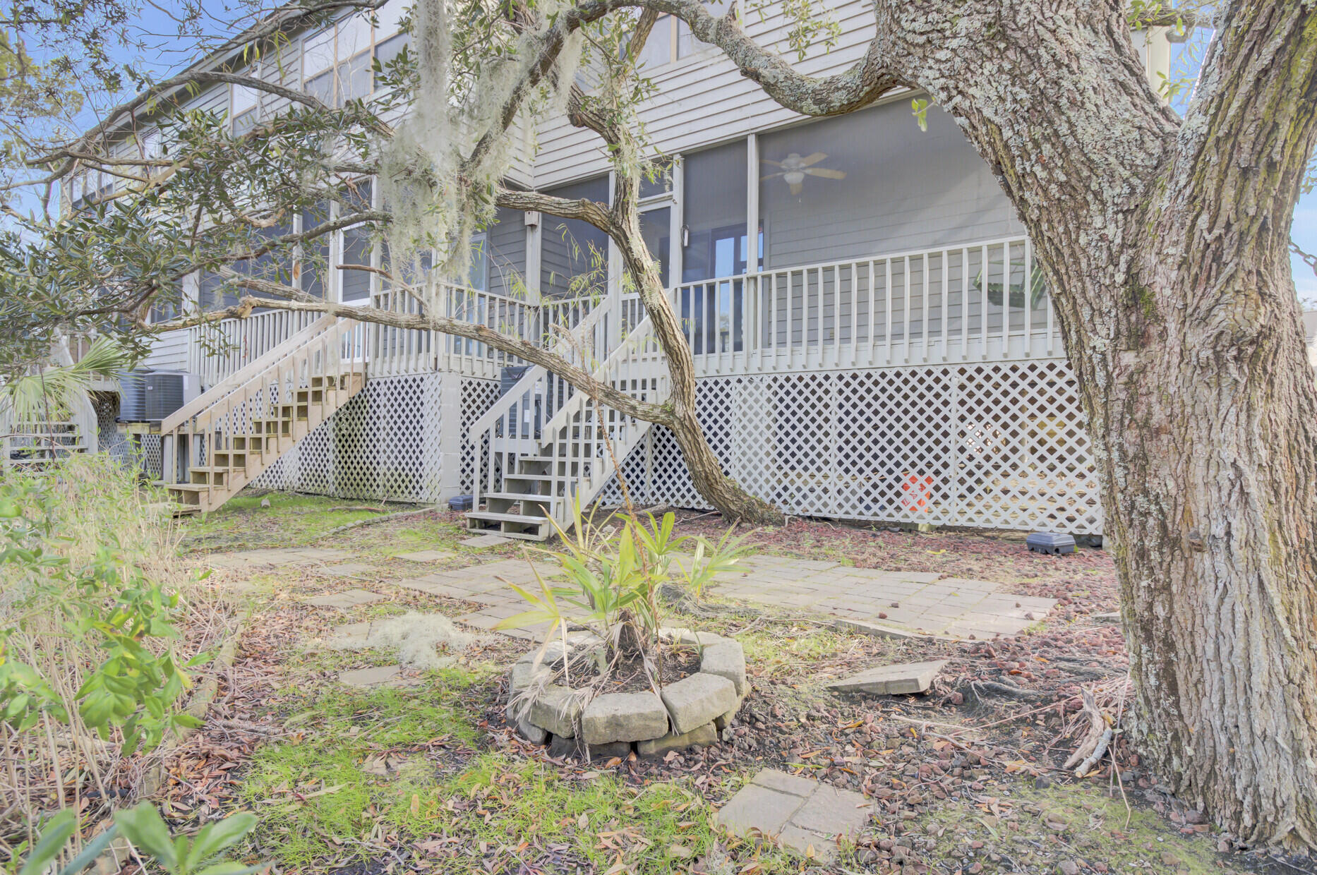 1077 Marsh Court Lane