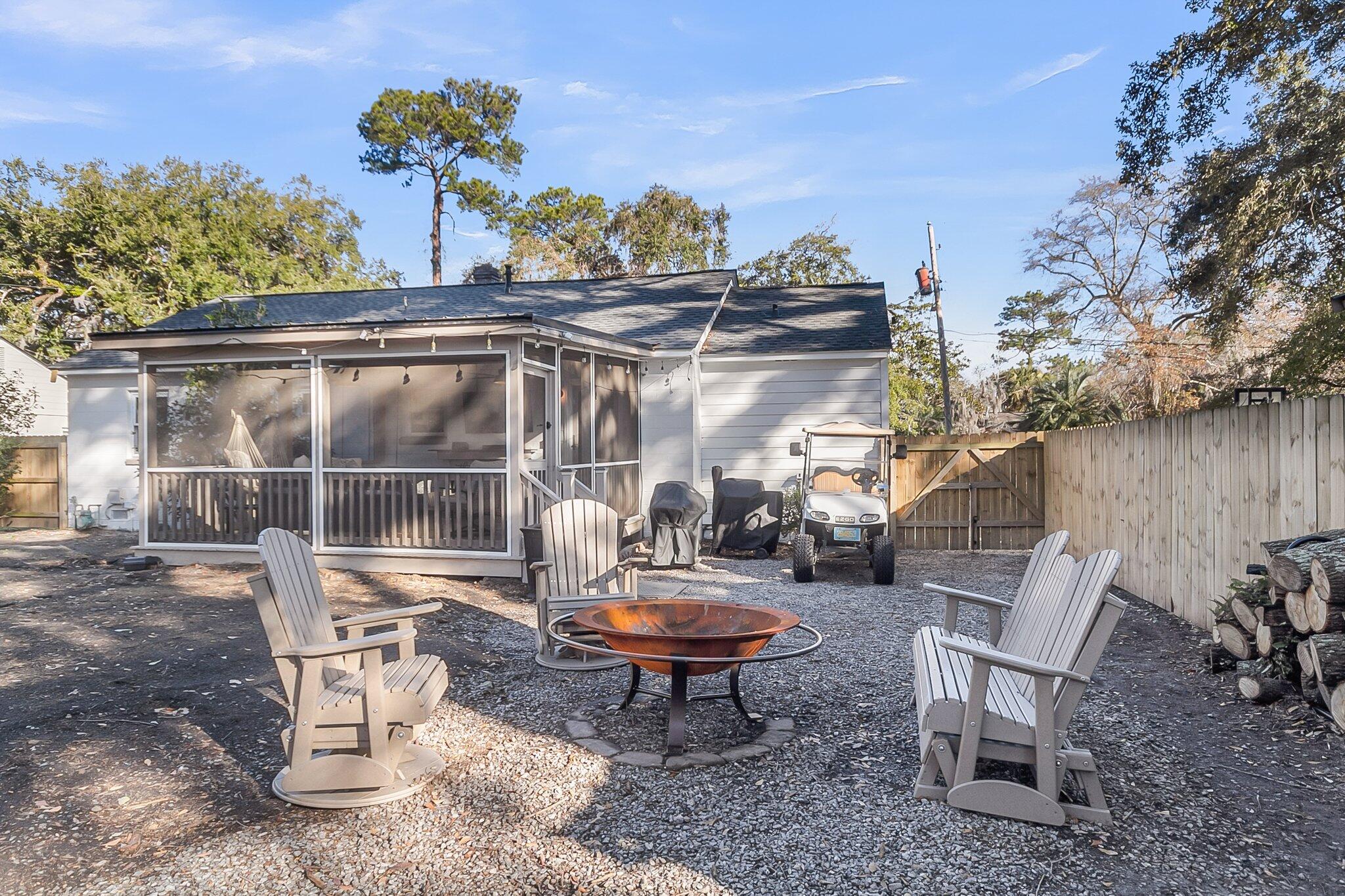 1207 Macqueen Avenue