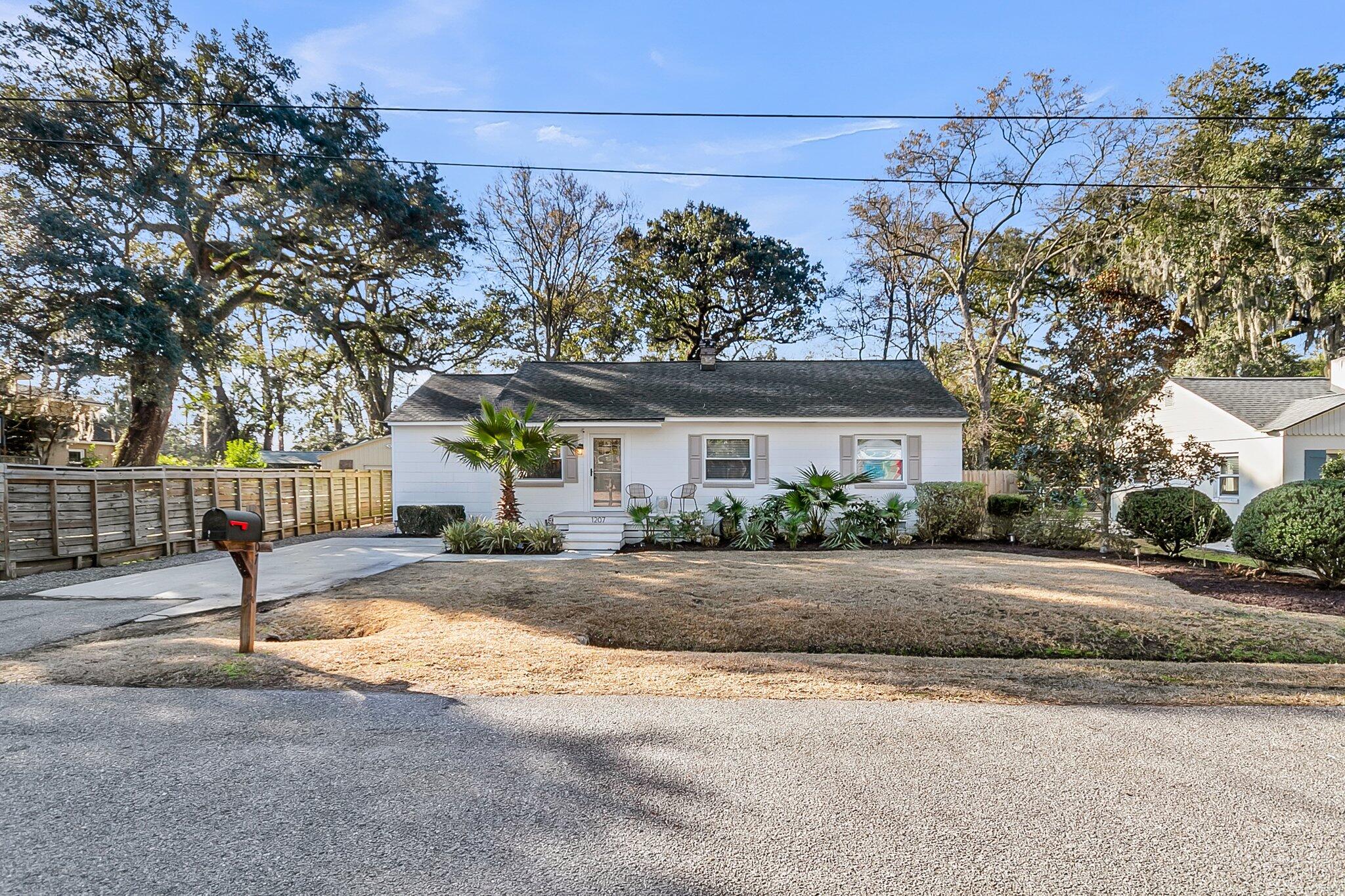 1207 Macqueen Avenue