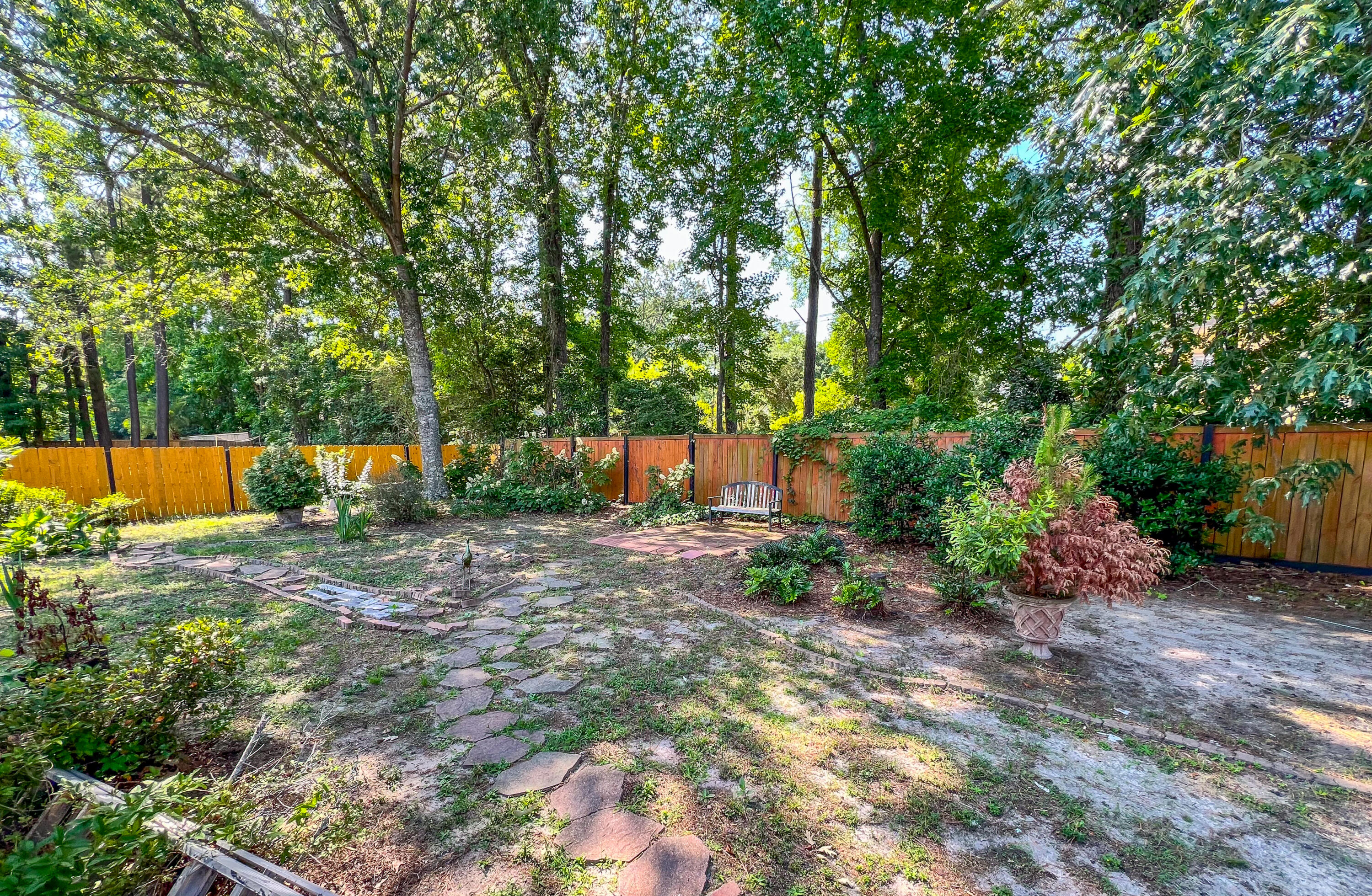946 Law Lane
