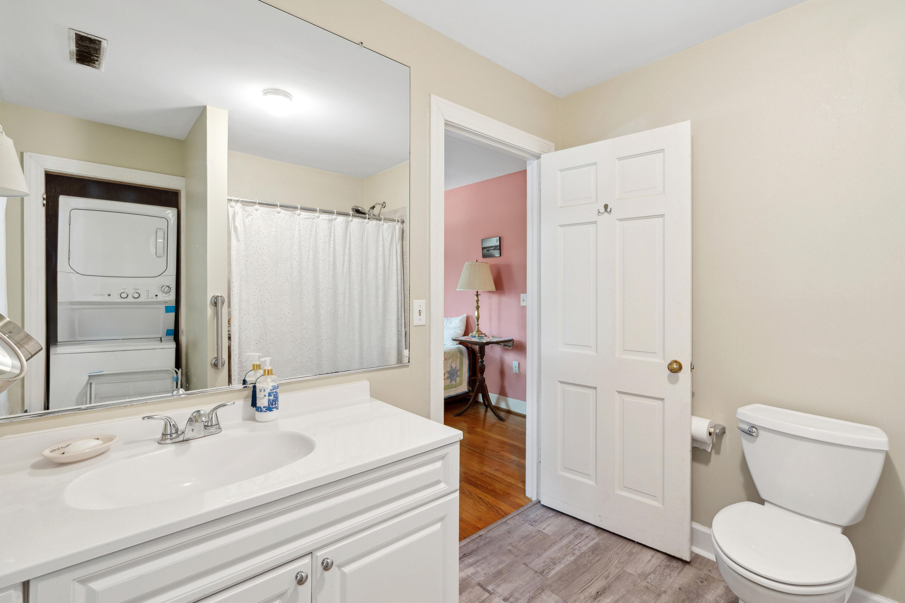3 Pierates Cruz, Mount Pleasant