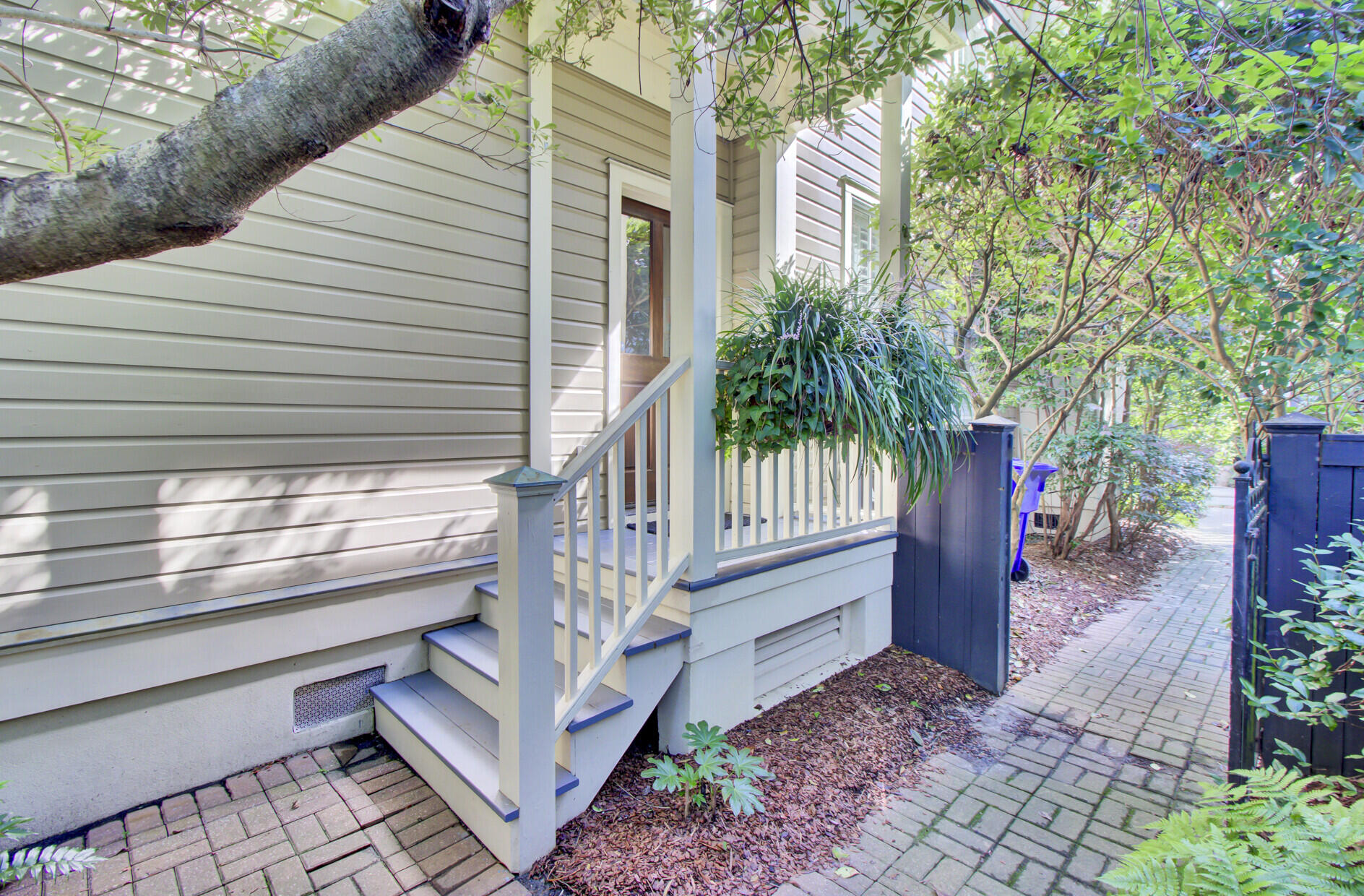 155 Ionsborough Street