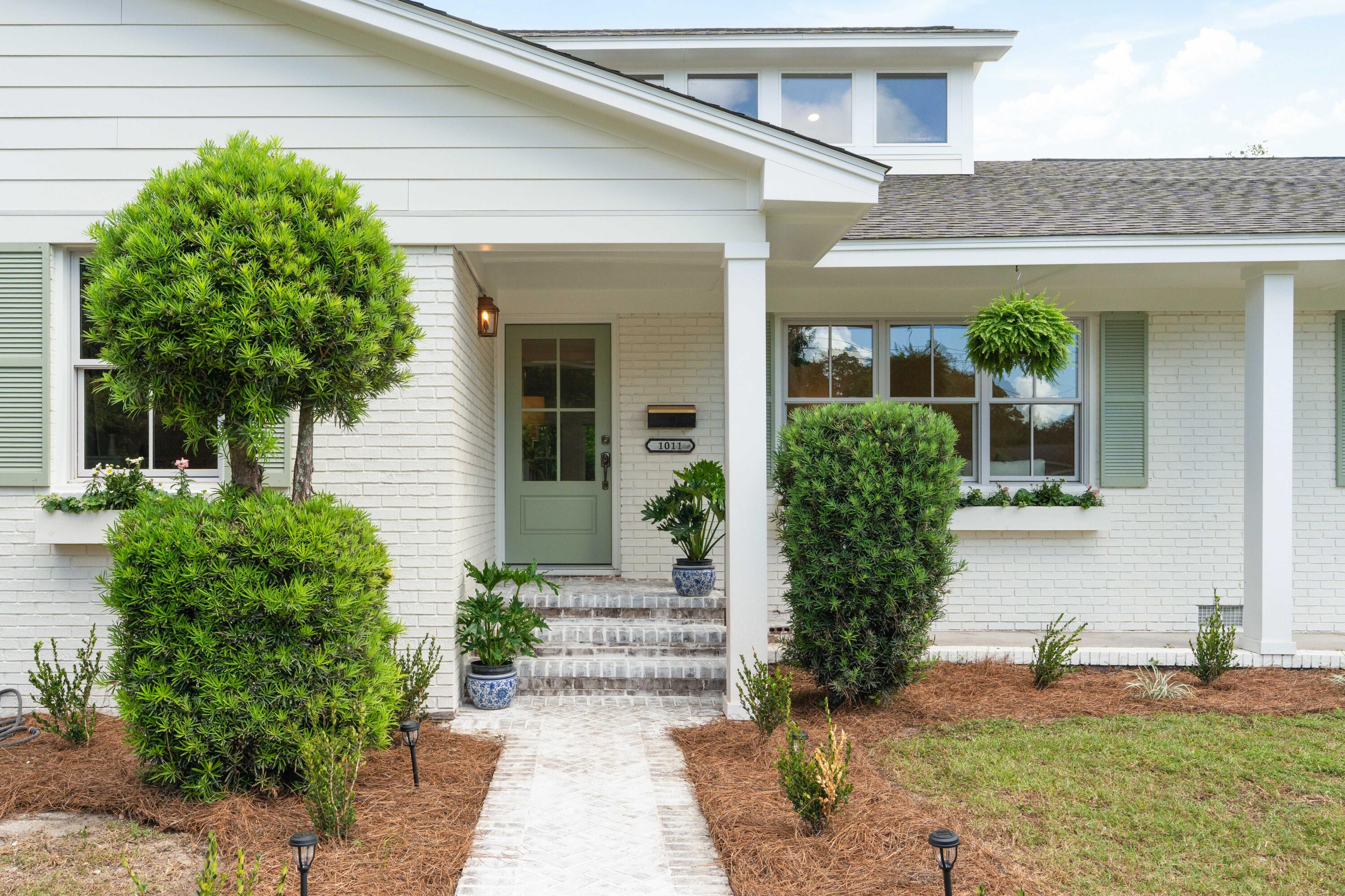 1011 Lakeview Drive