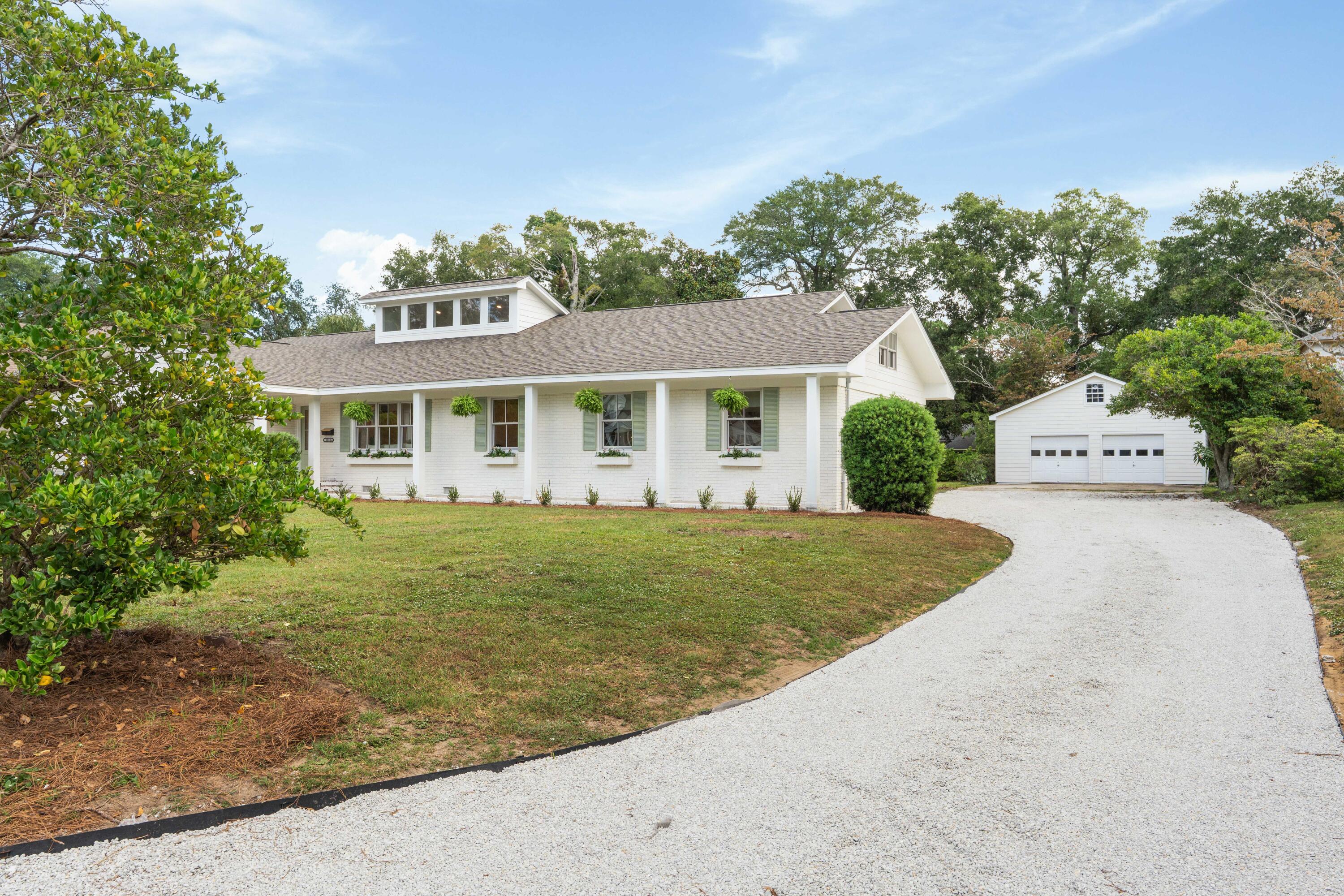 1011 Lakeview Drive