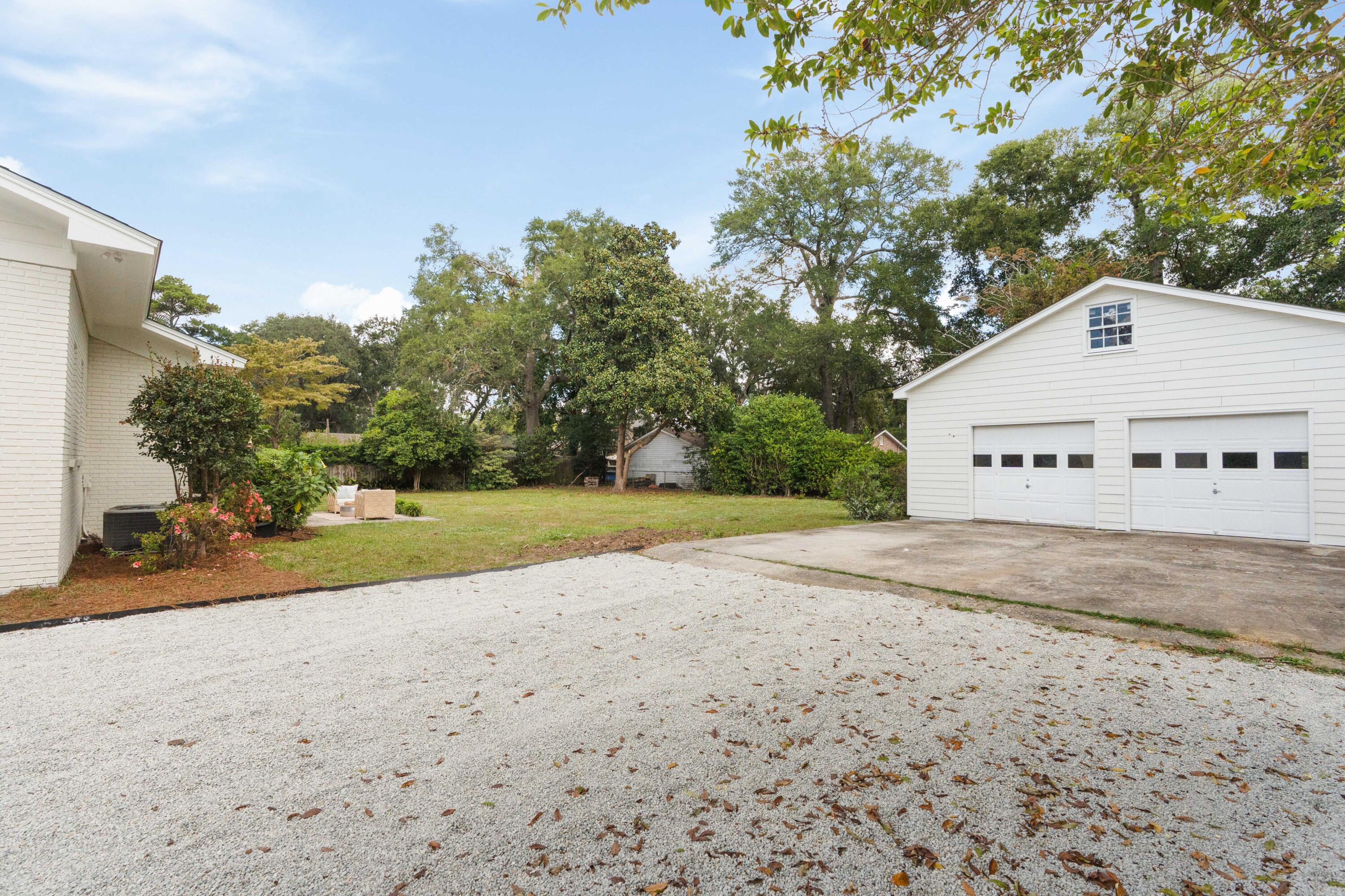 1011 Lakeview Drive