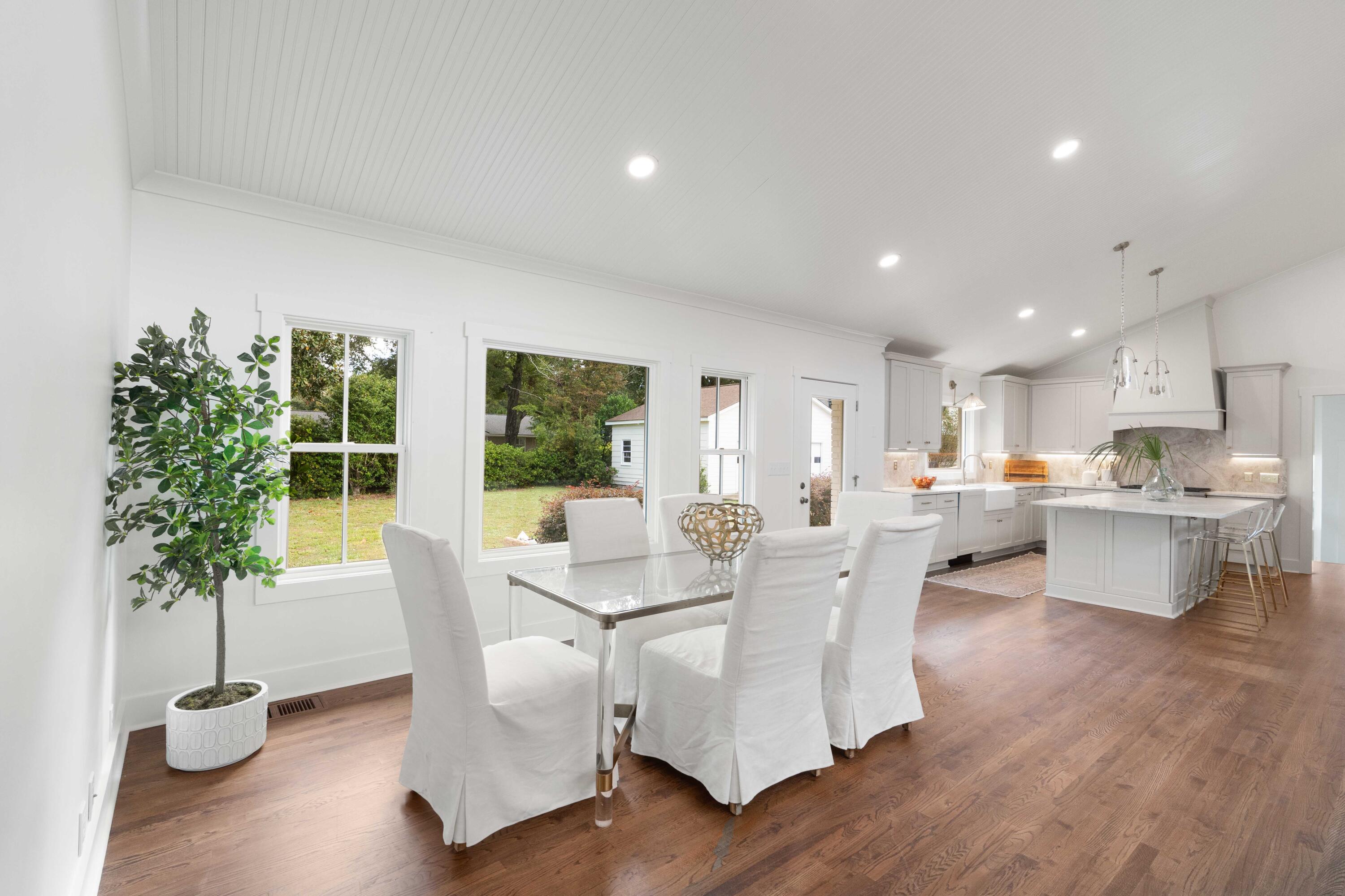 1011 Lakeview Drive