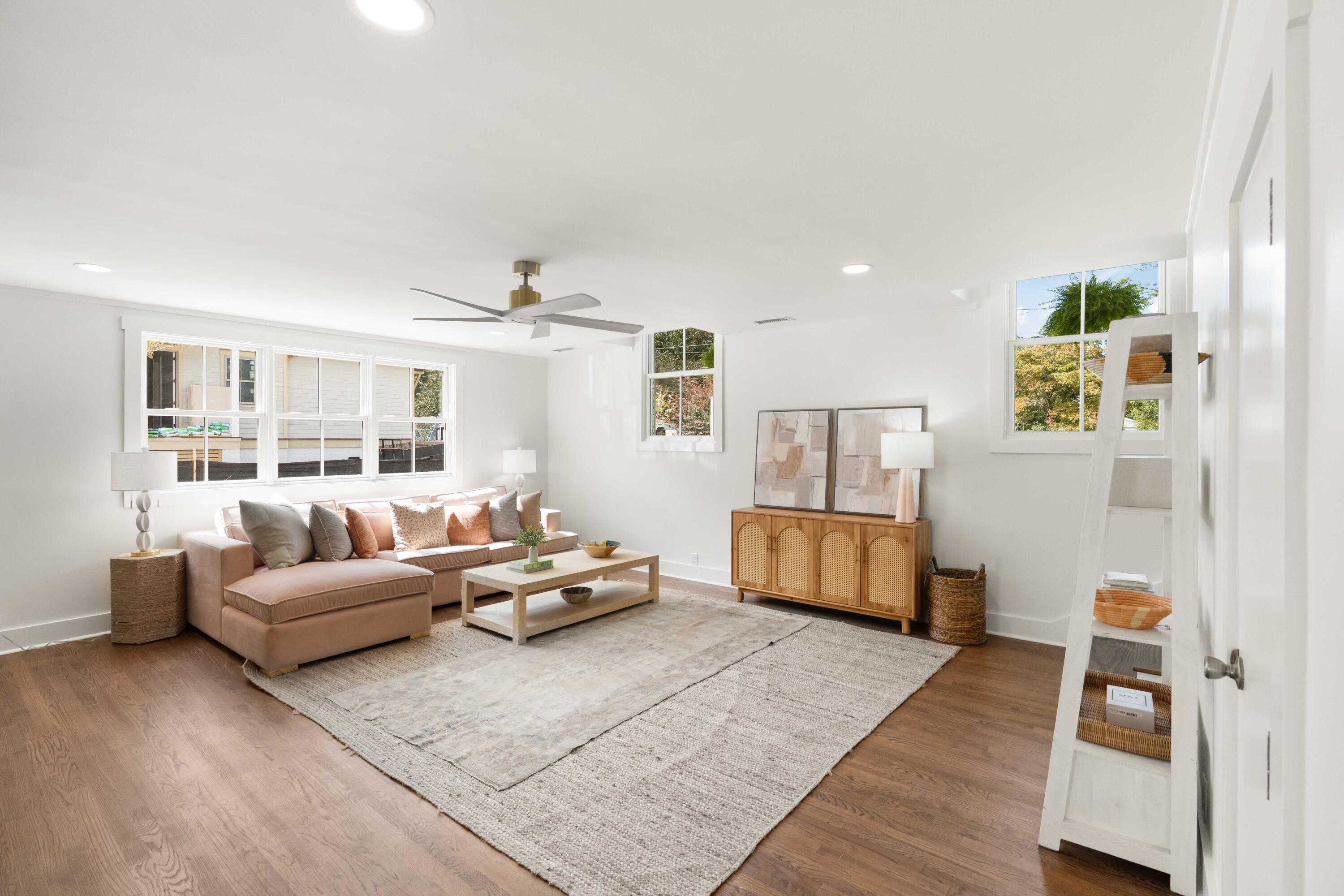 1011 Lakeview Drive
