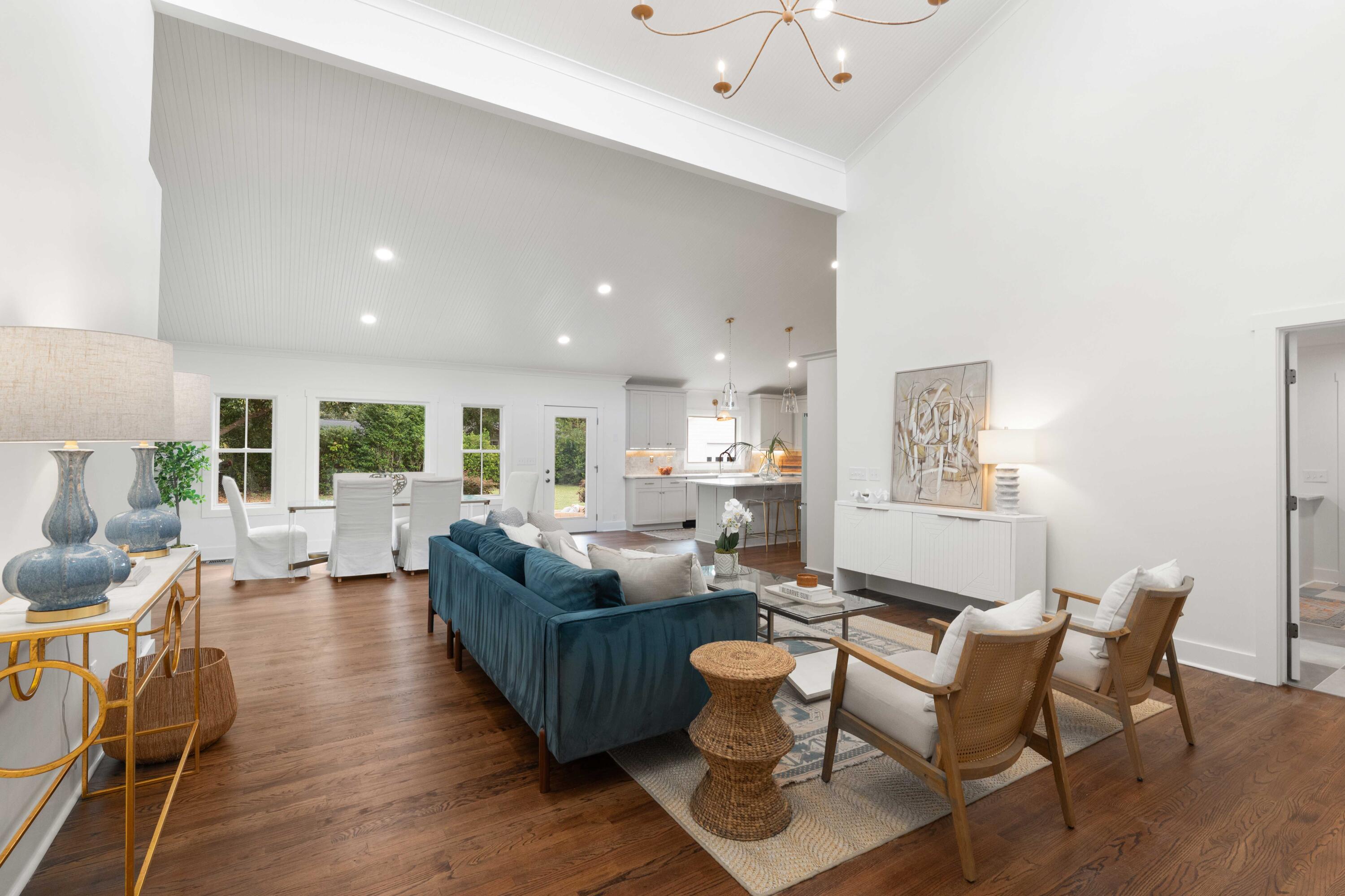 1011 Lakeview Drive