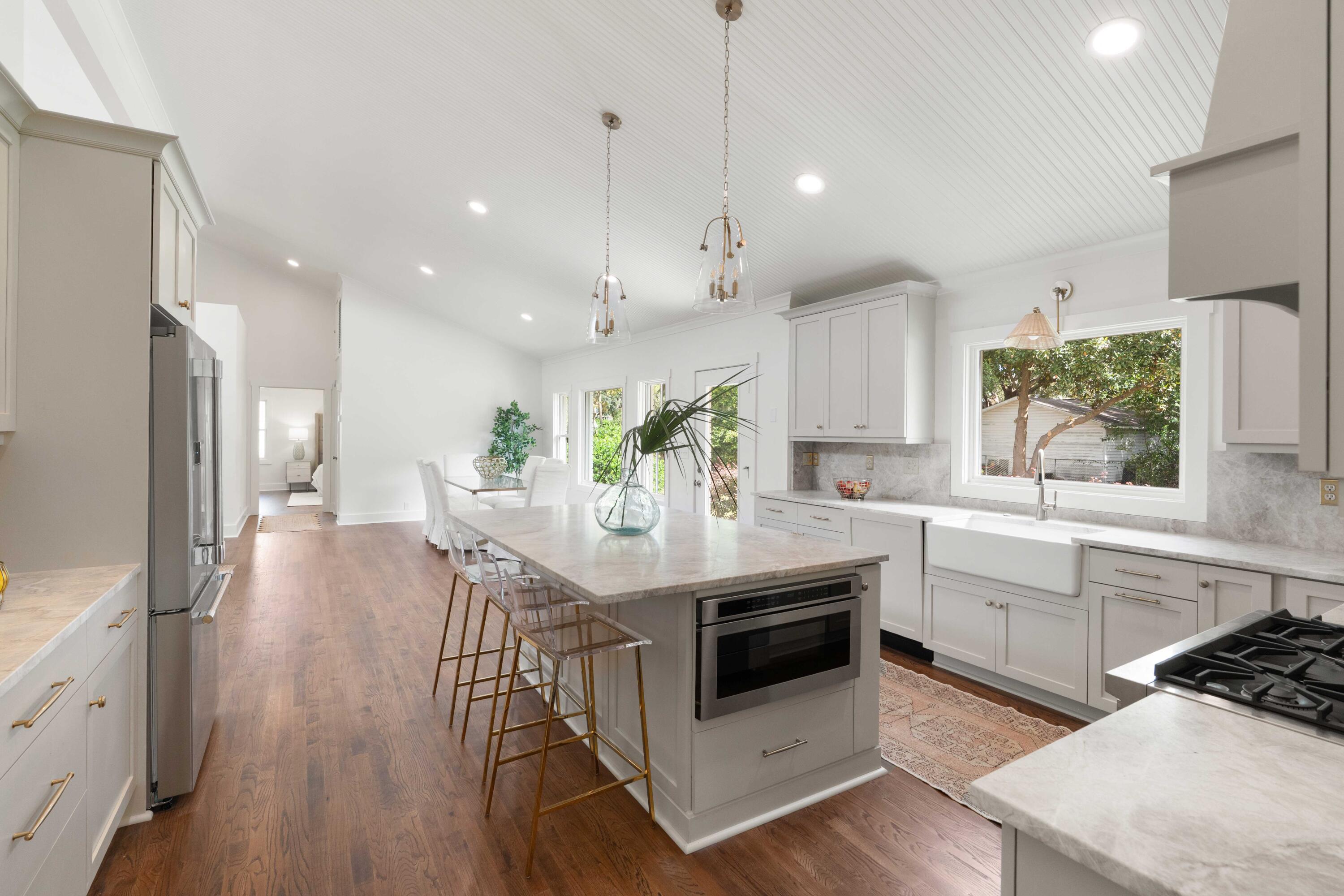 1011 Lakeview Drive