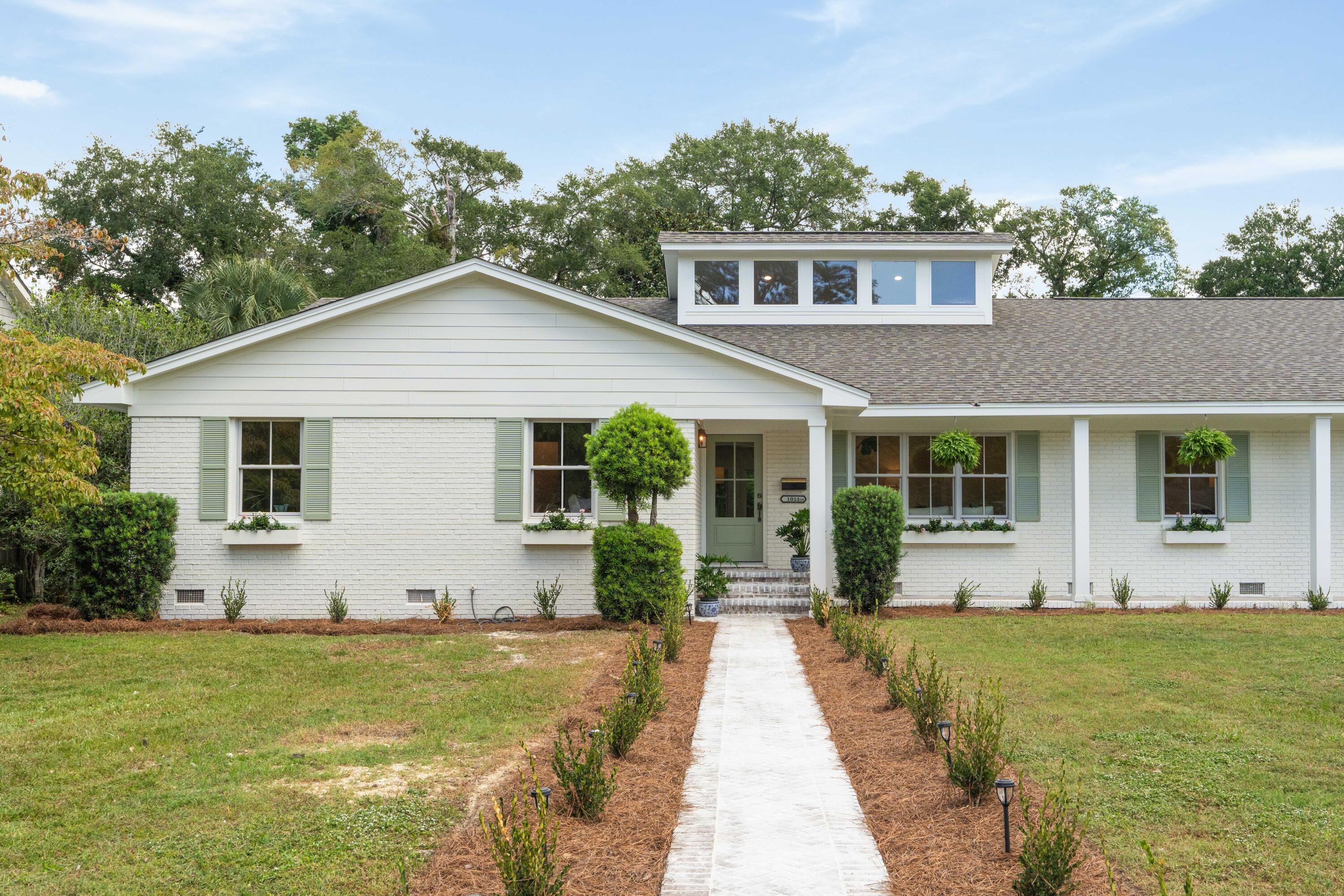 1011 Lakeview Drive