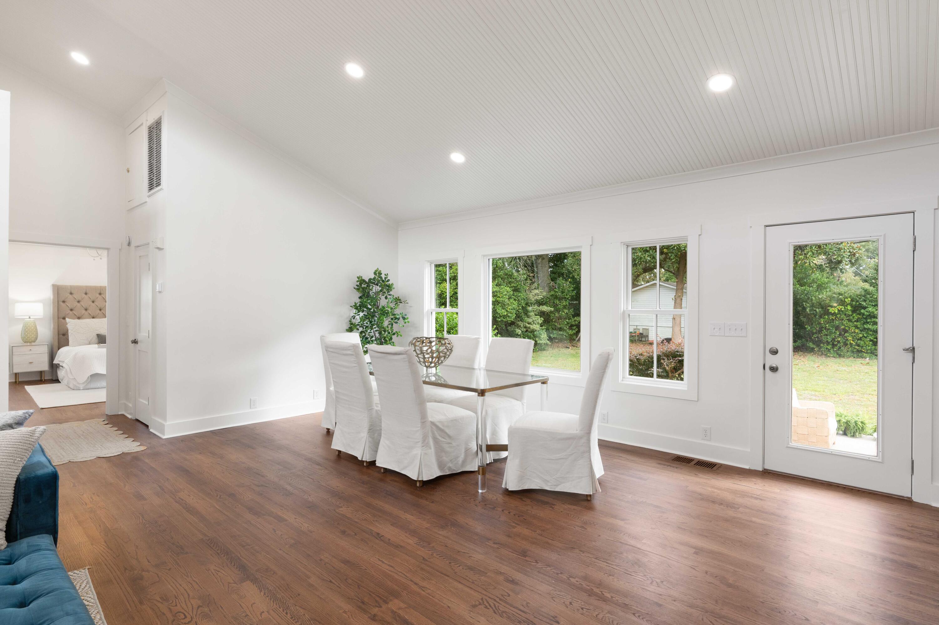 1011 Lakeview Drive