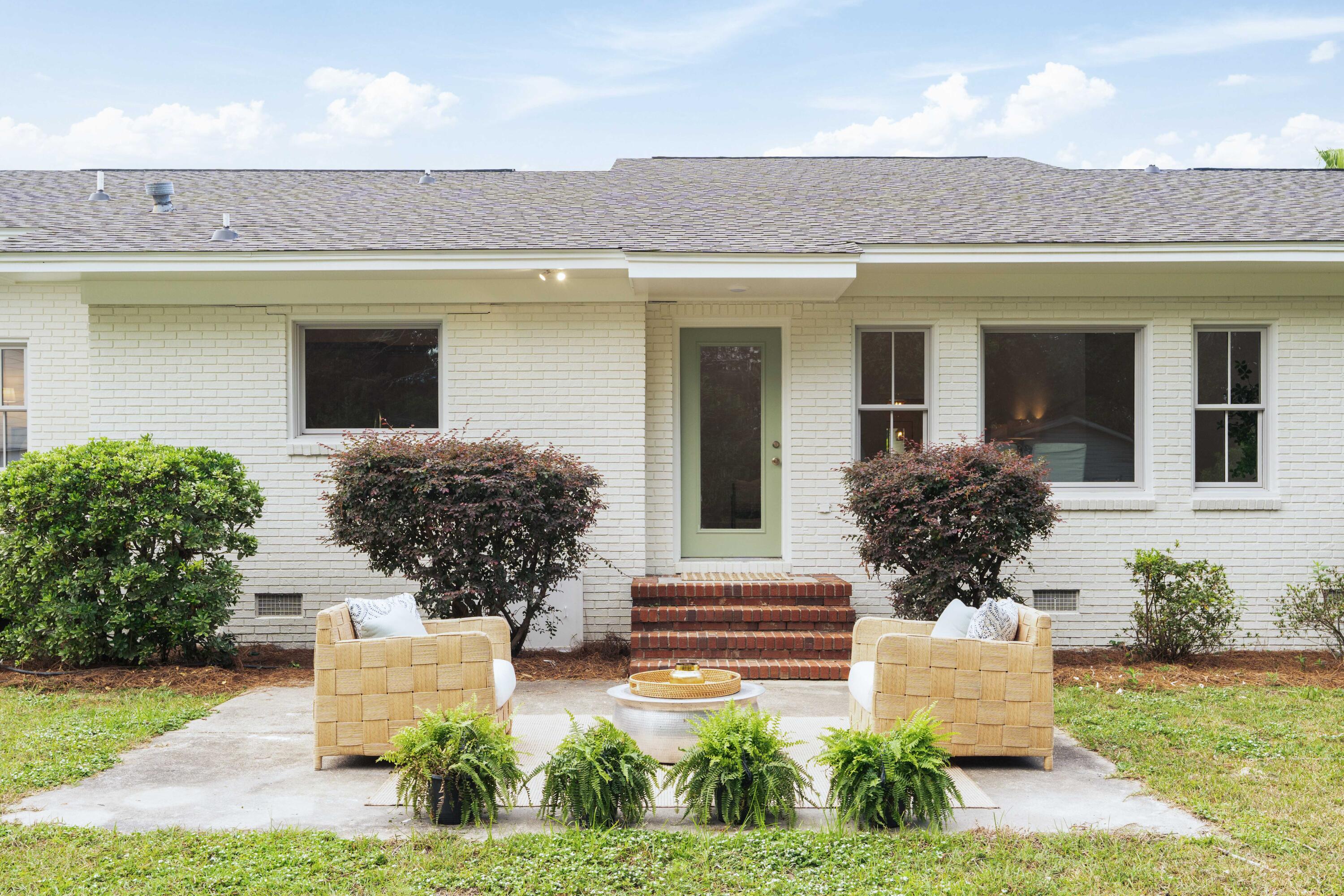 1011 Lakeview Drive