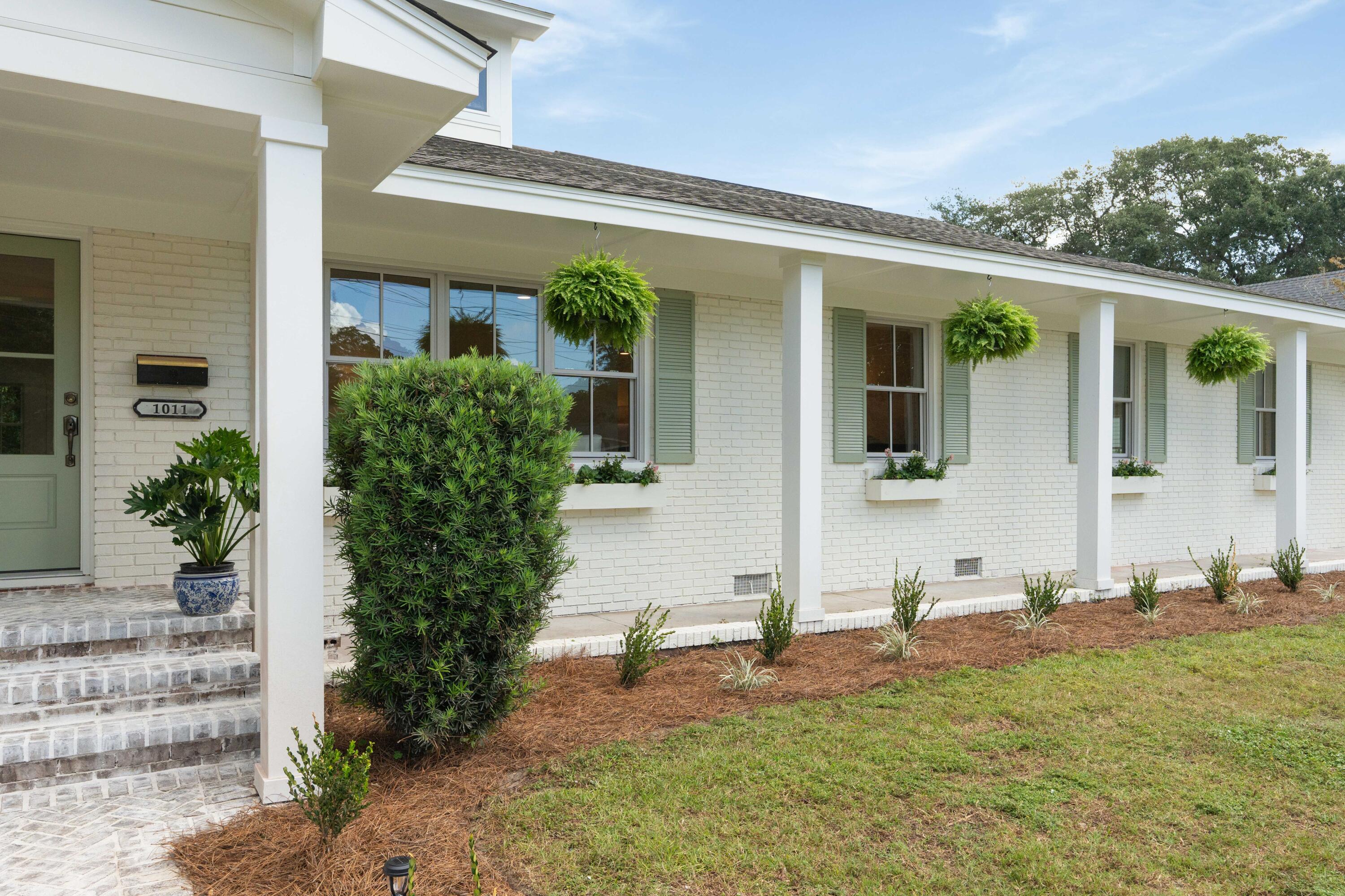 1011 Lakeview Drive
