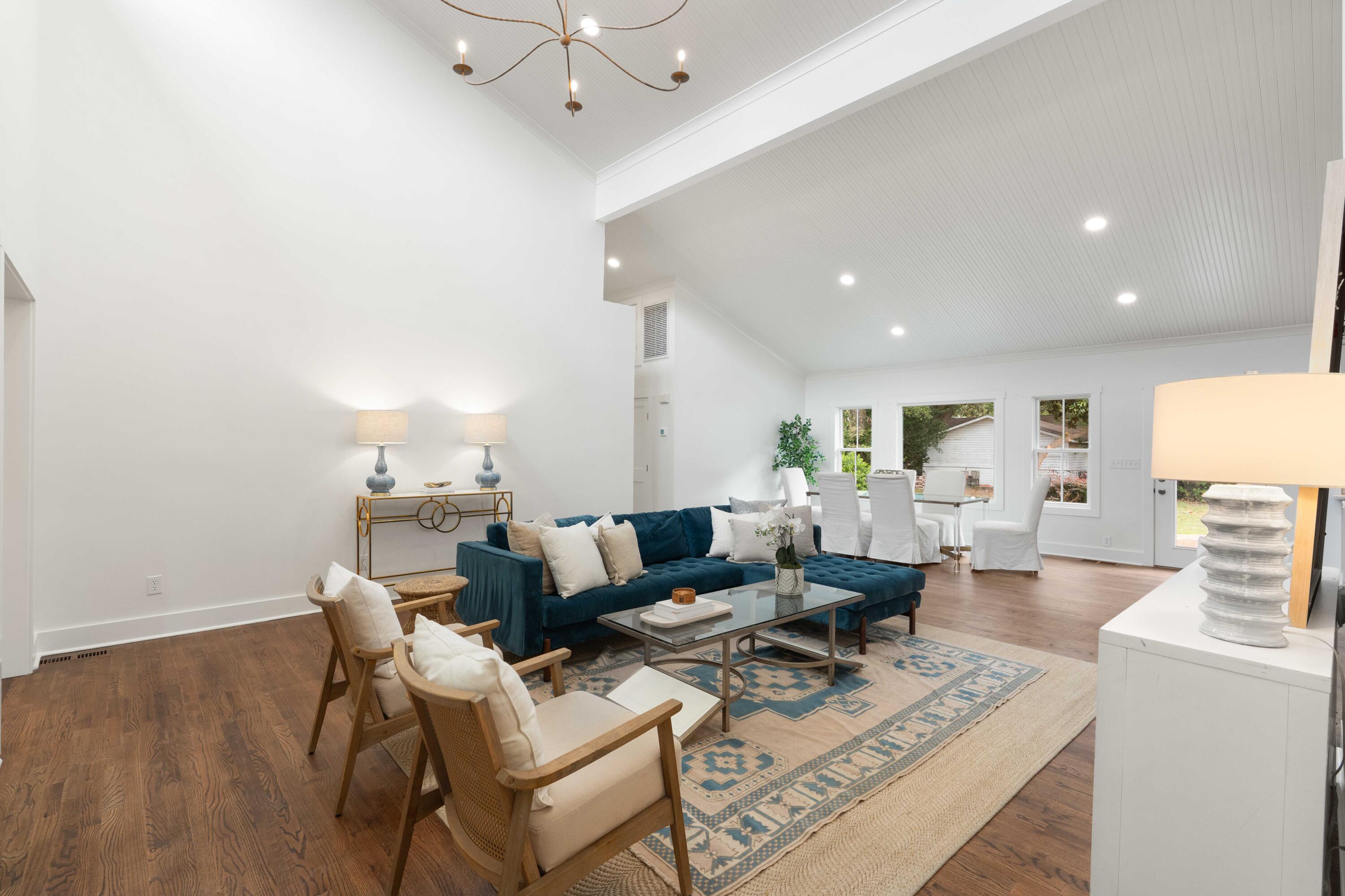 1011 Lakeview Drive