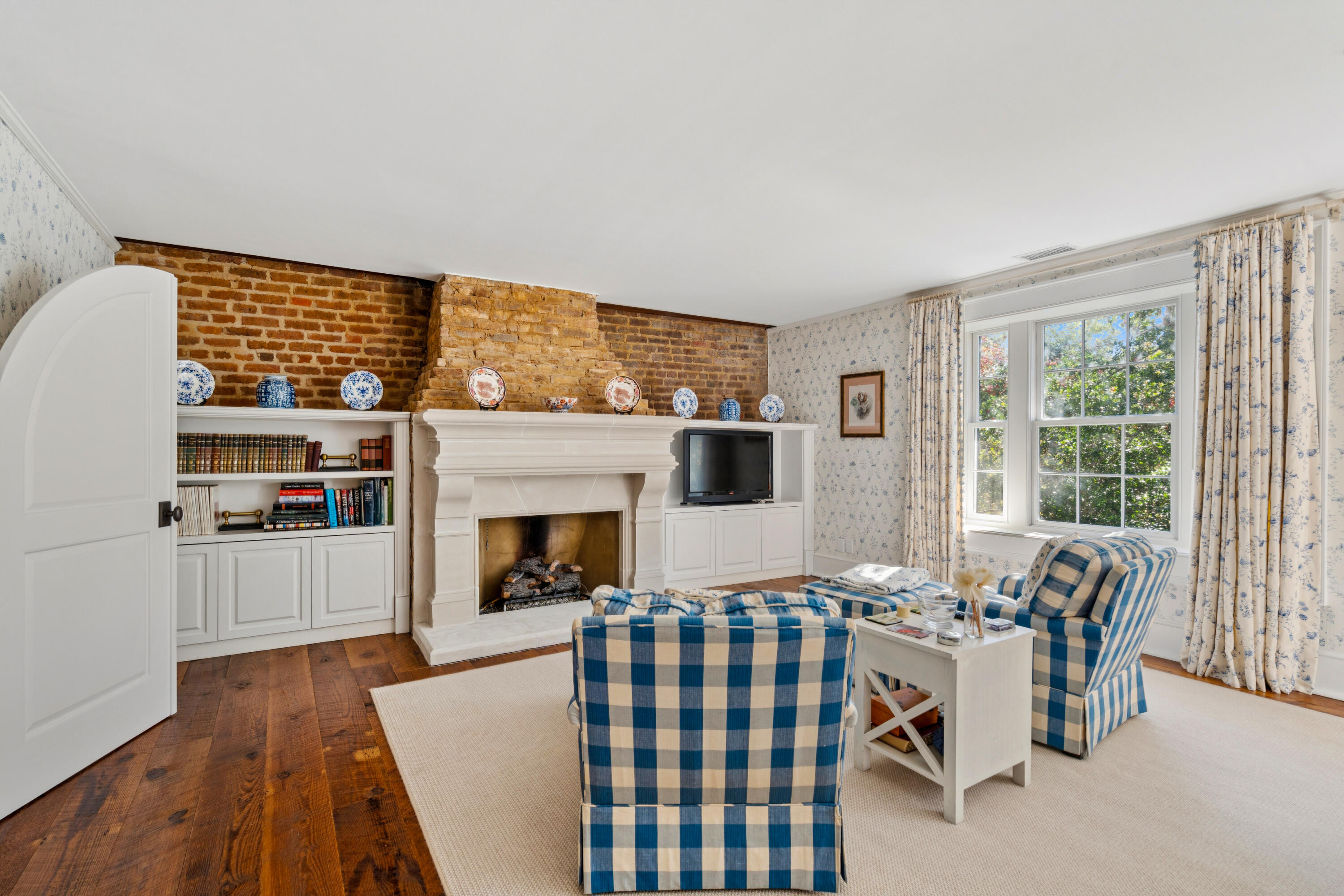 10 S Adgers Wharf