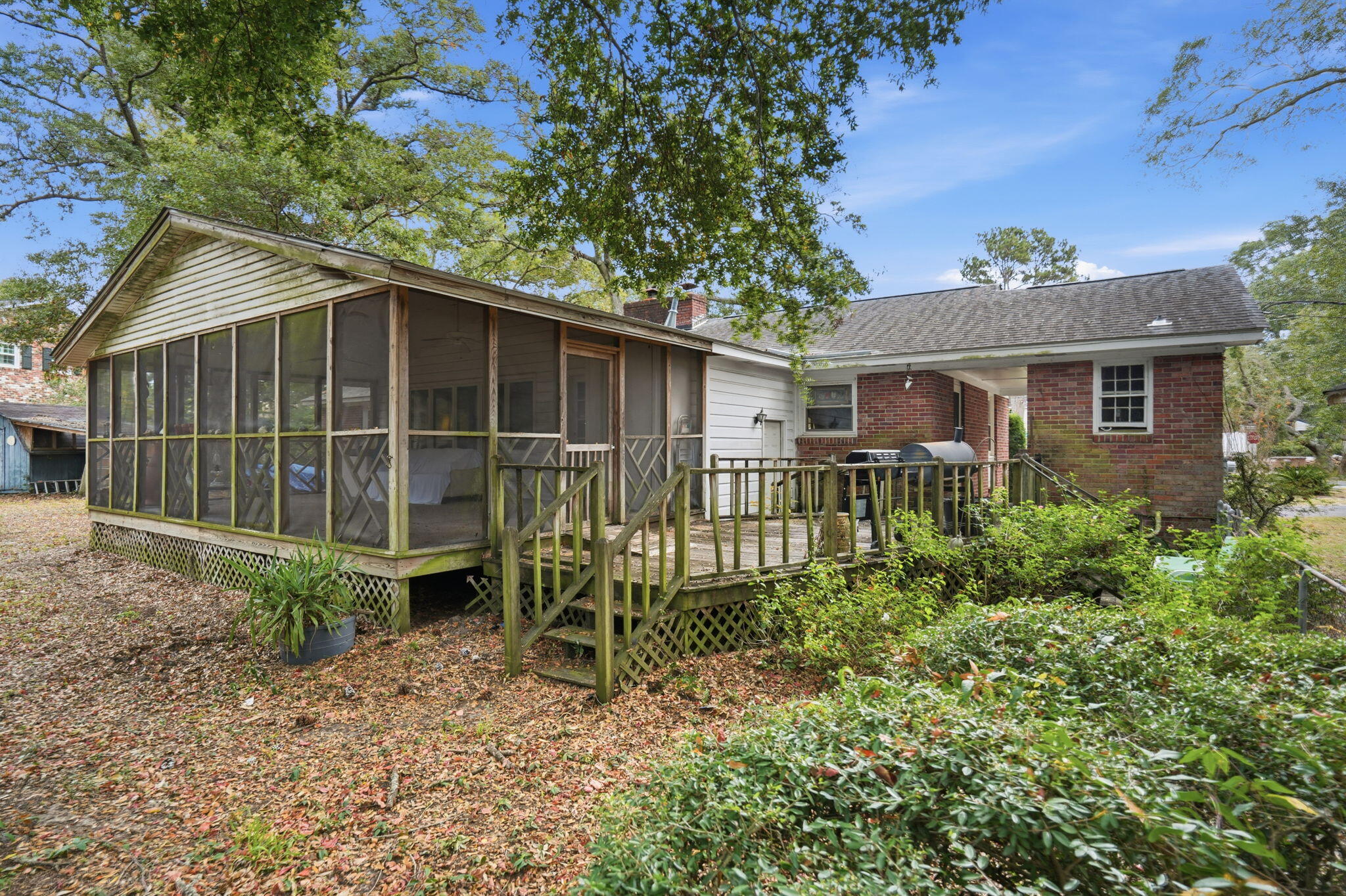 856 Robert E Lee Boulevard