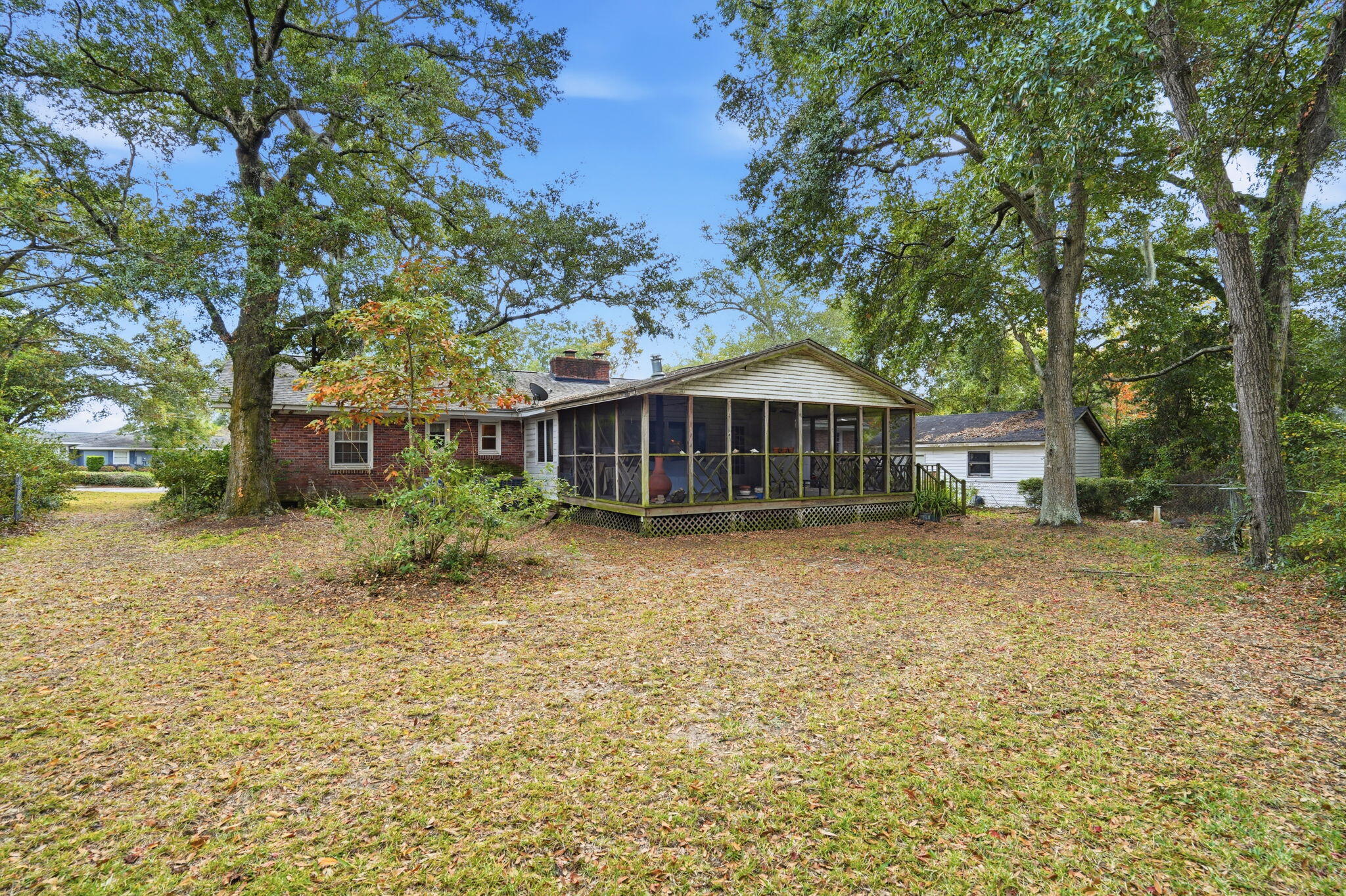 856 Robert E Lee Boulevard