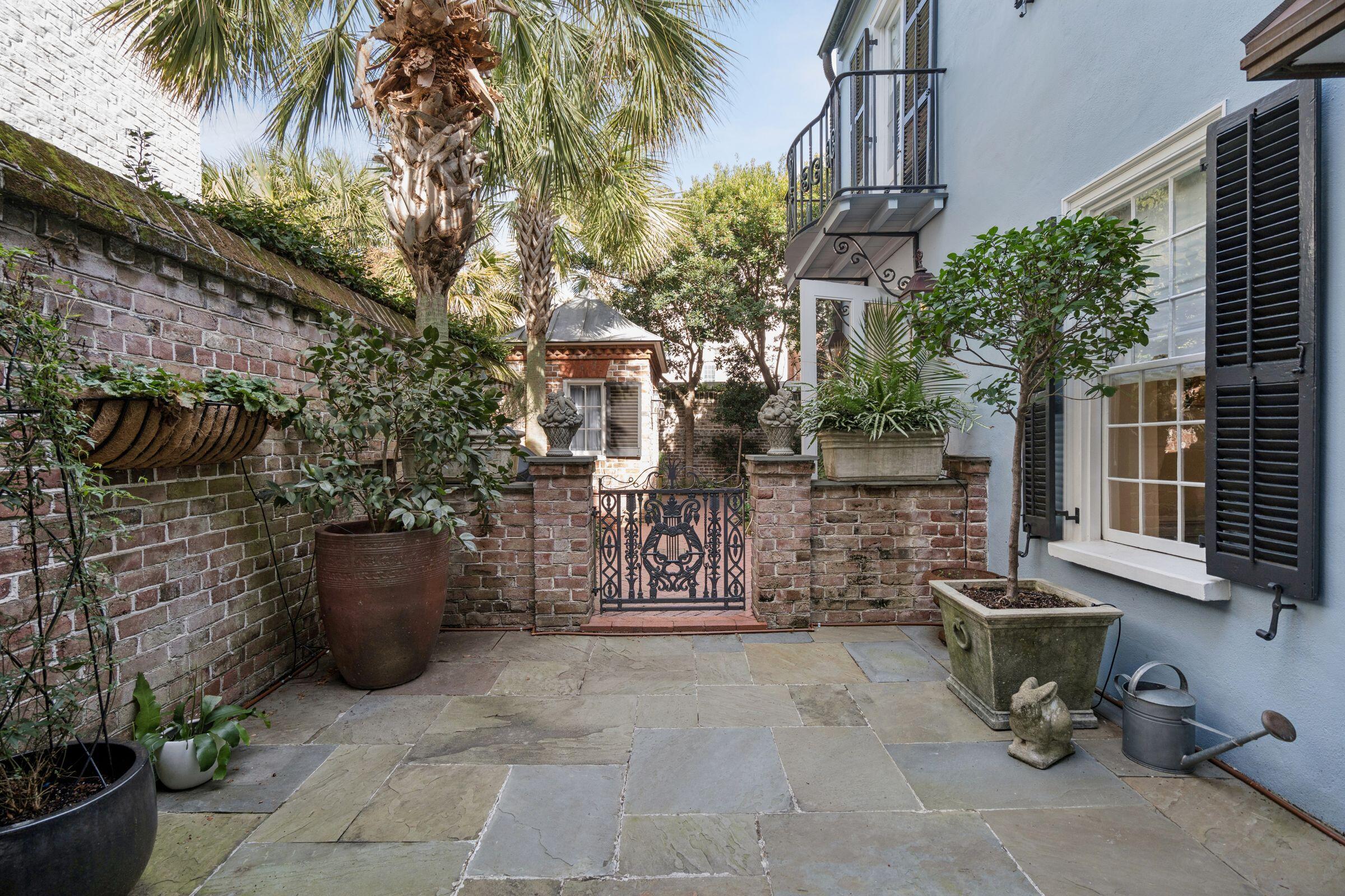 6 Saint Michaels Alley