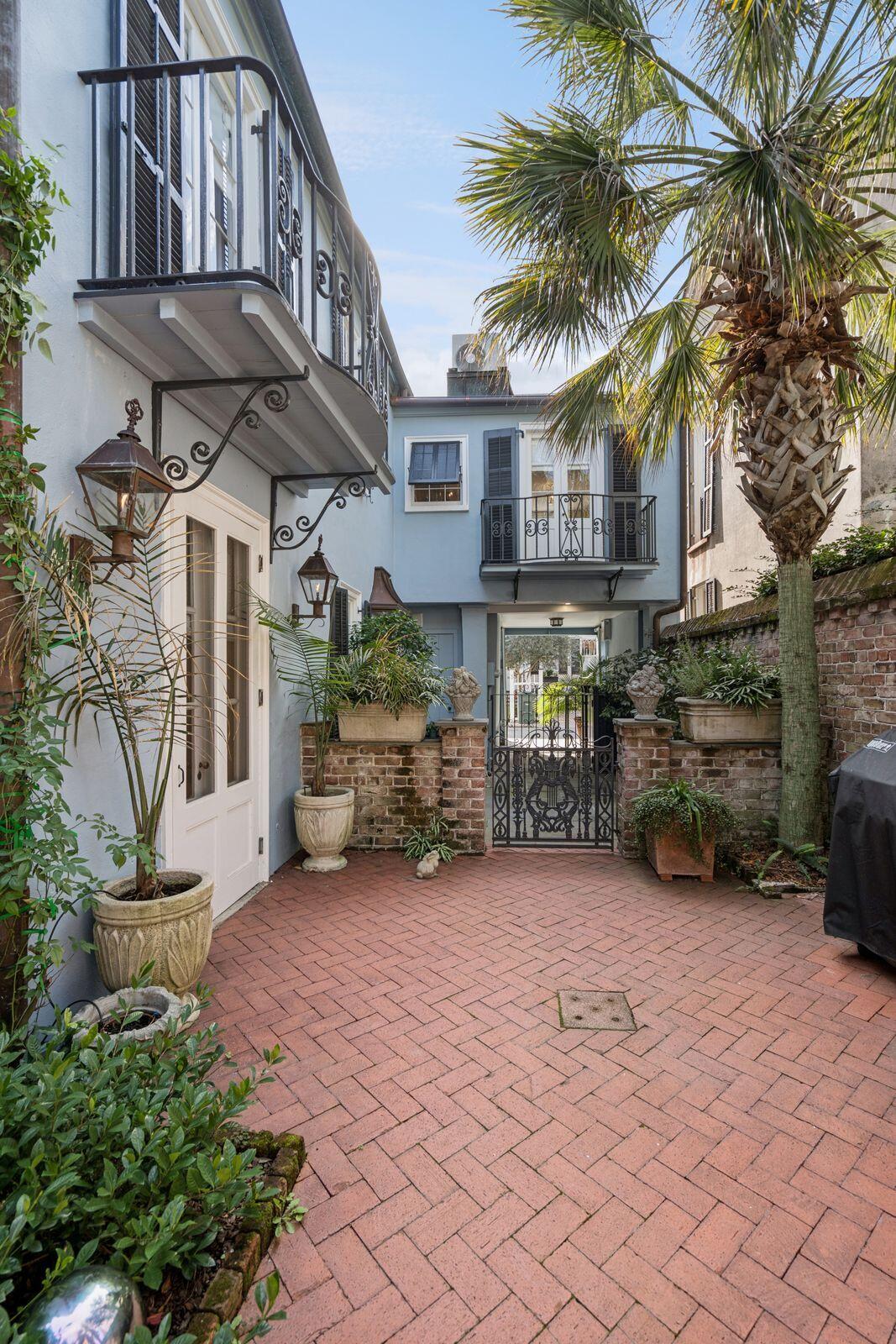 6 Saint Michaels Alley