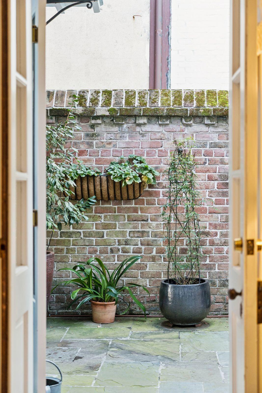 6 Saint Michaels Alley