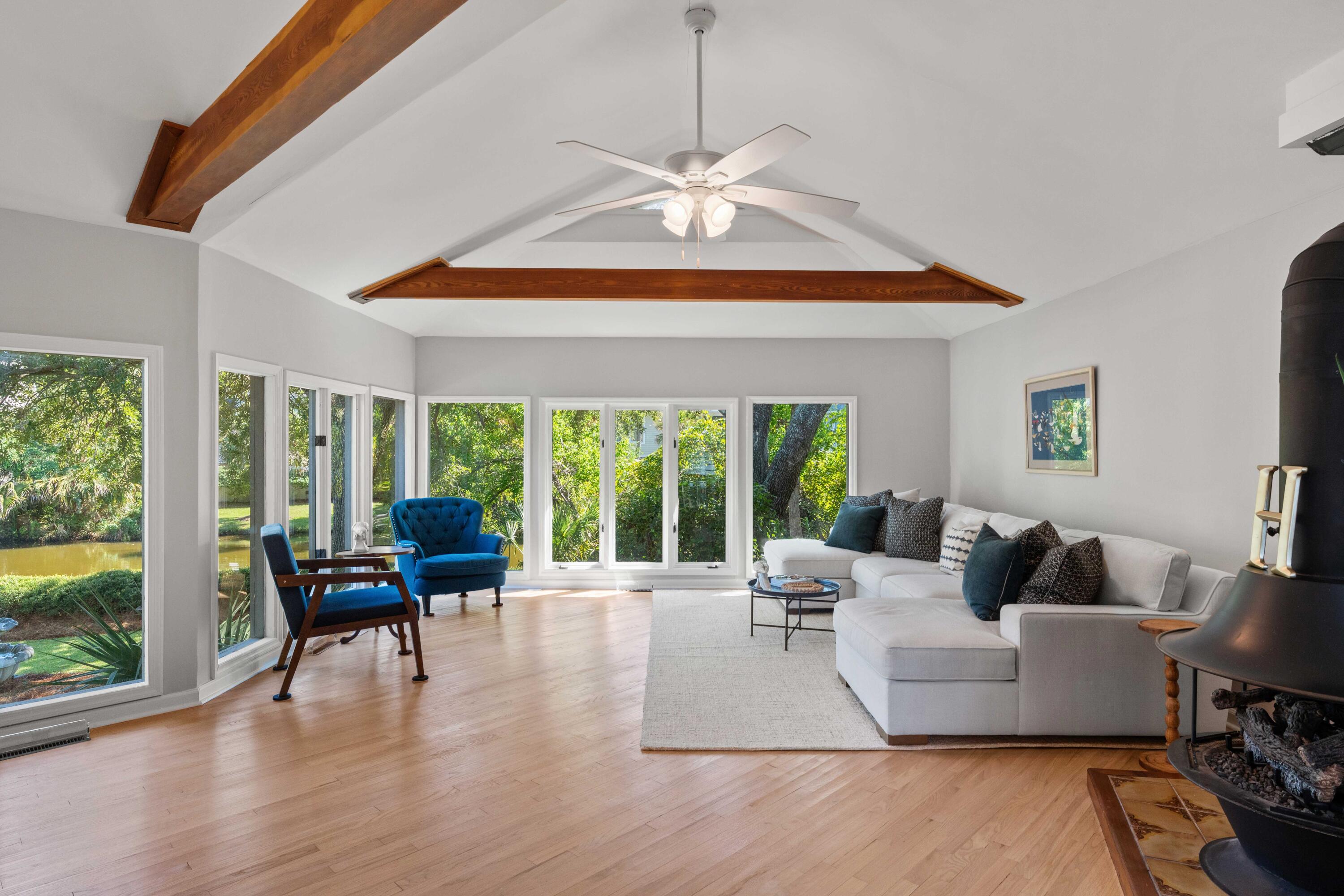 6 Sandwedge Lane