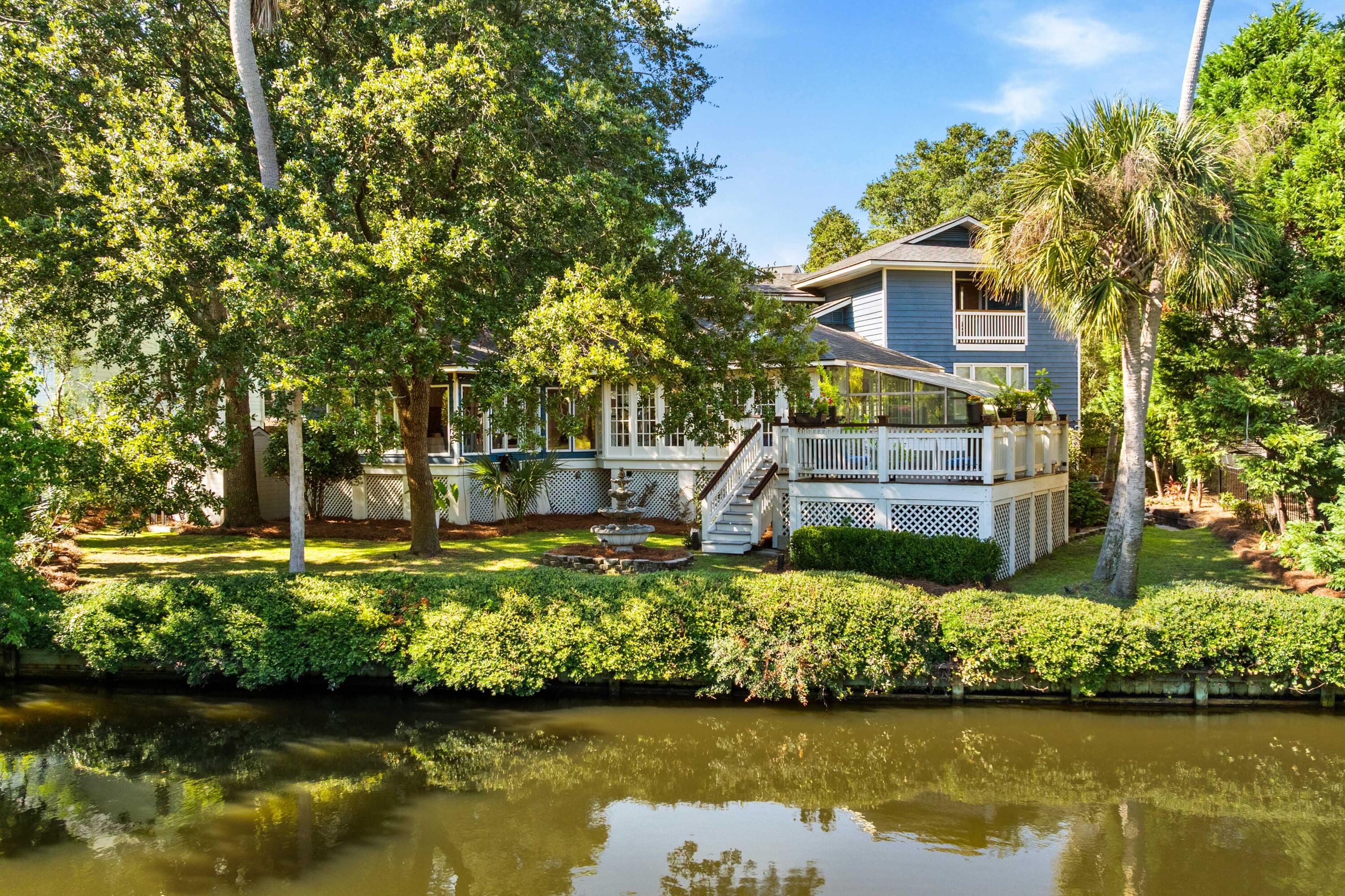 6 Sandwedge Lane