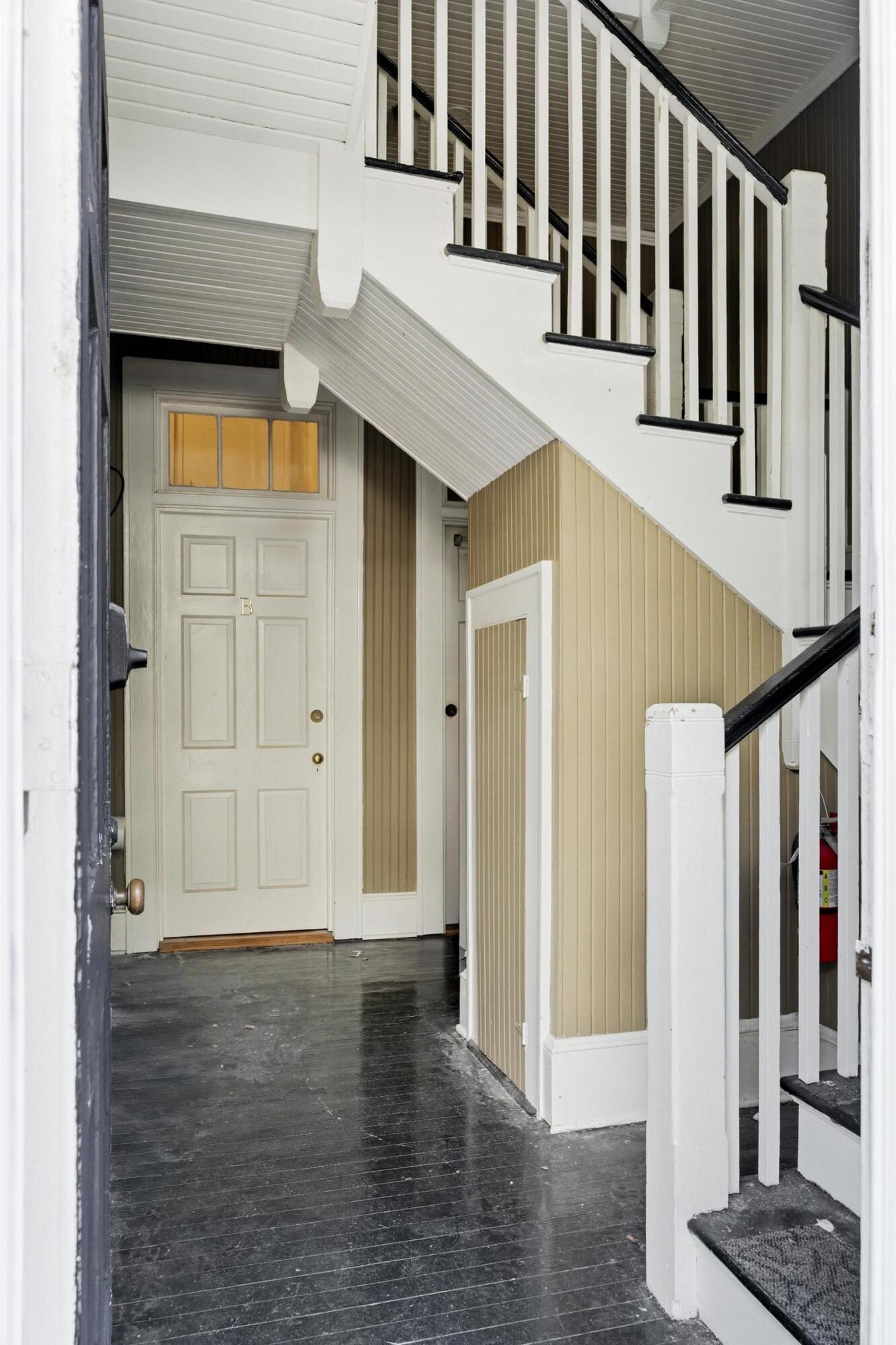 84 Bull Street # B