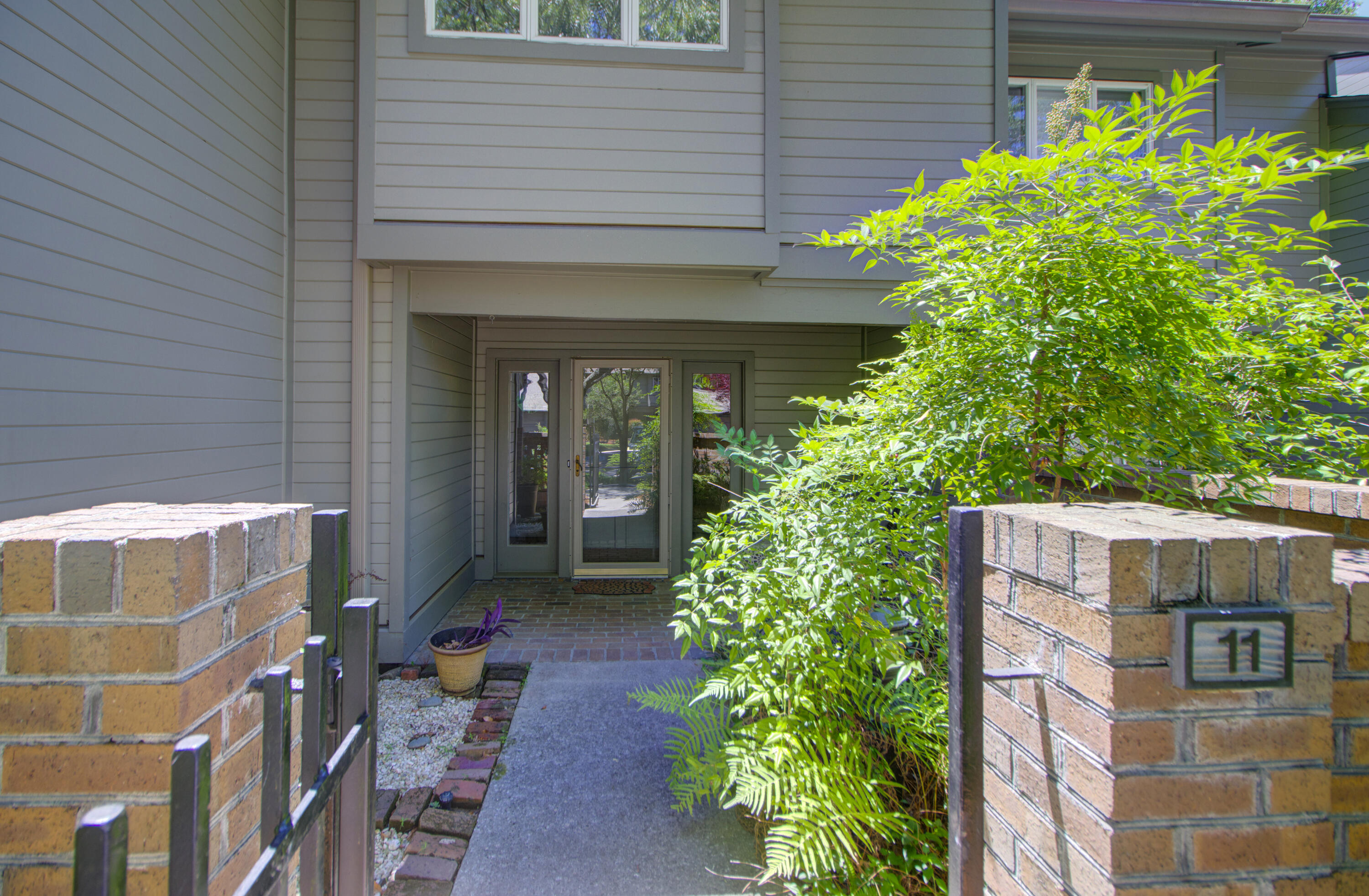 11 Wappoo Creek Place