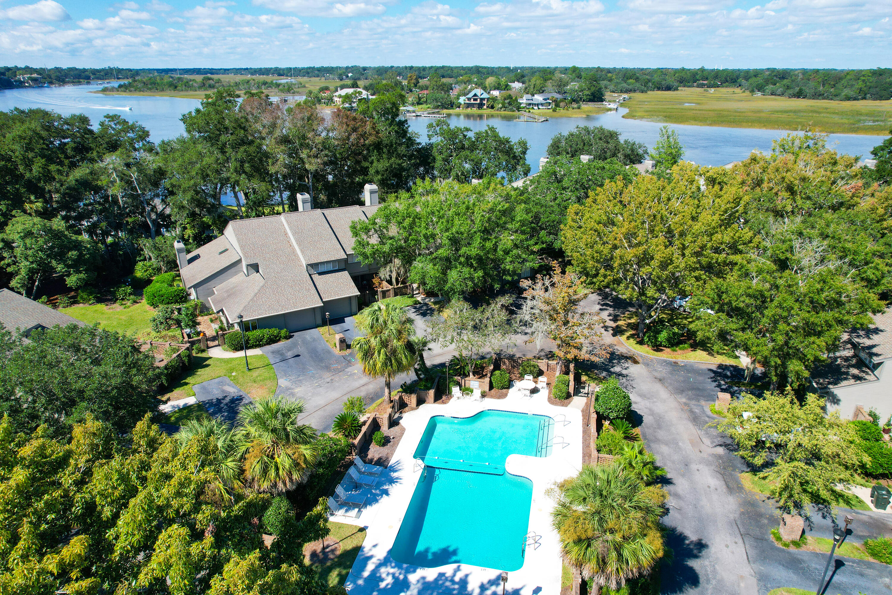 11 Wappoo Creek Place
